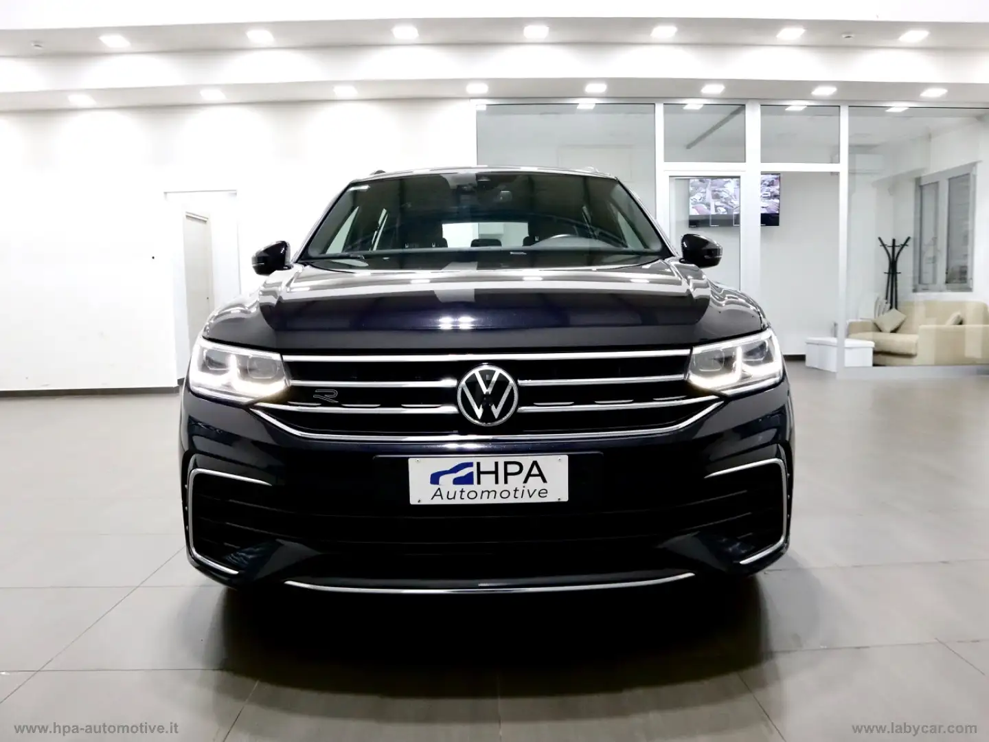Volkswagen Tiguan 2.0TDI DSG R-LINE LED IQ-LIGHT NAVI PELLE RETROCAM Schwarz - 2