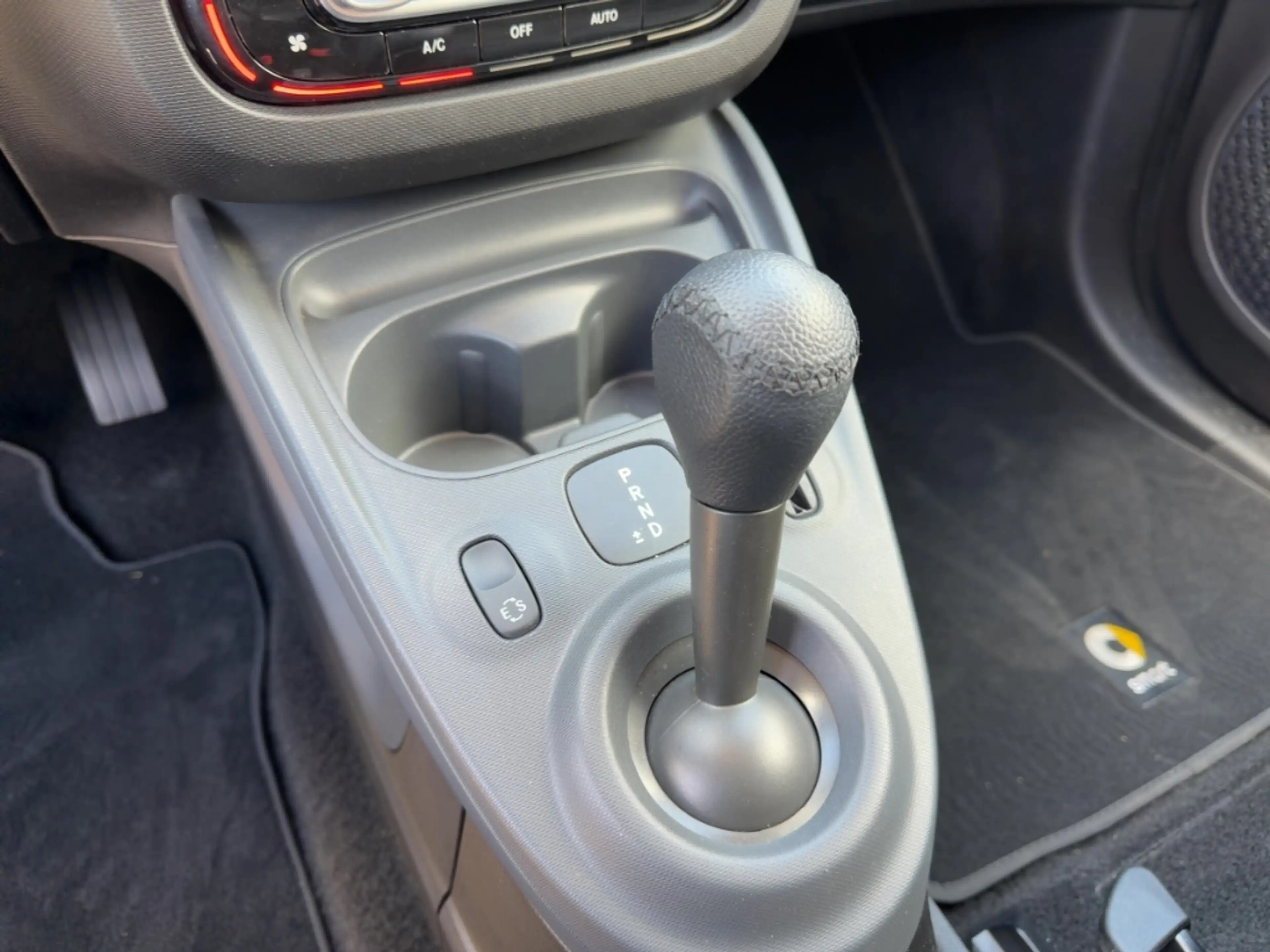 smart forFour 66 kW Navi Sitzheizung PDC Bluetooth — photo 12