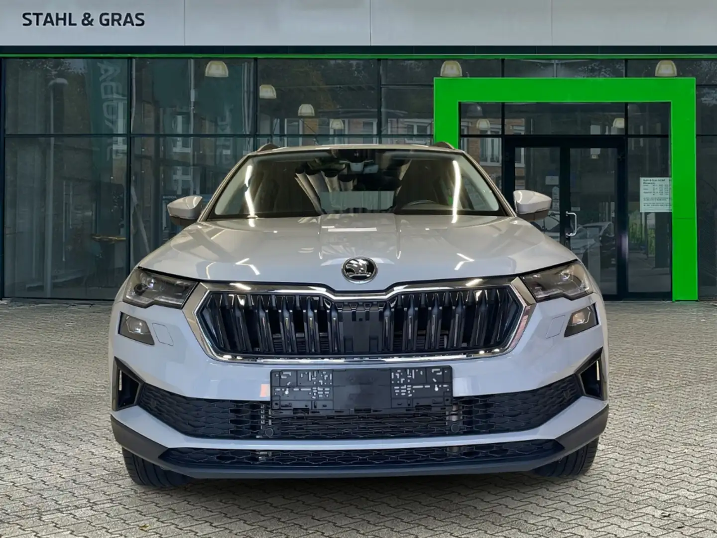 Skoda Karoq Style 1.5 TSI AHK El. Panodach Navi LED Blendfreie Grau - 2