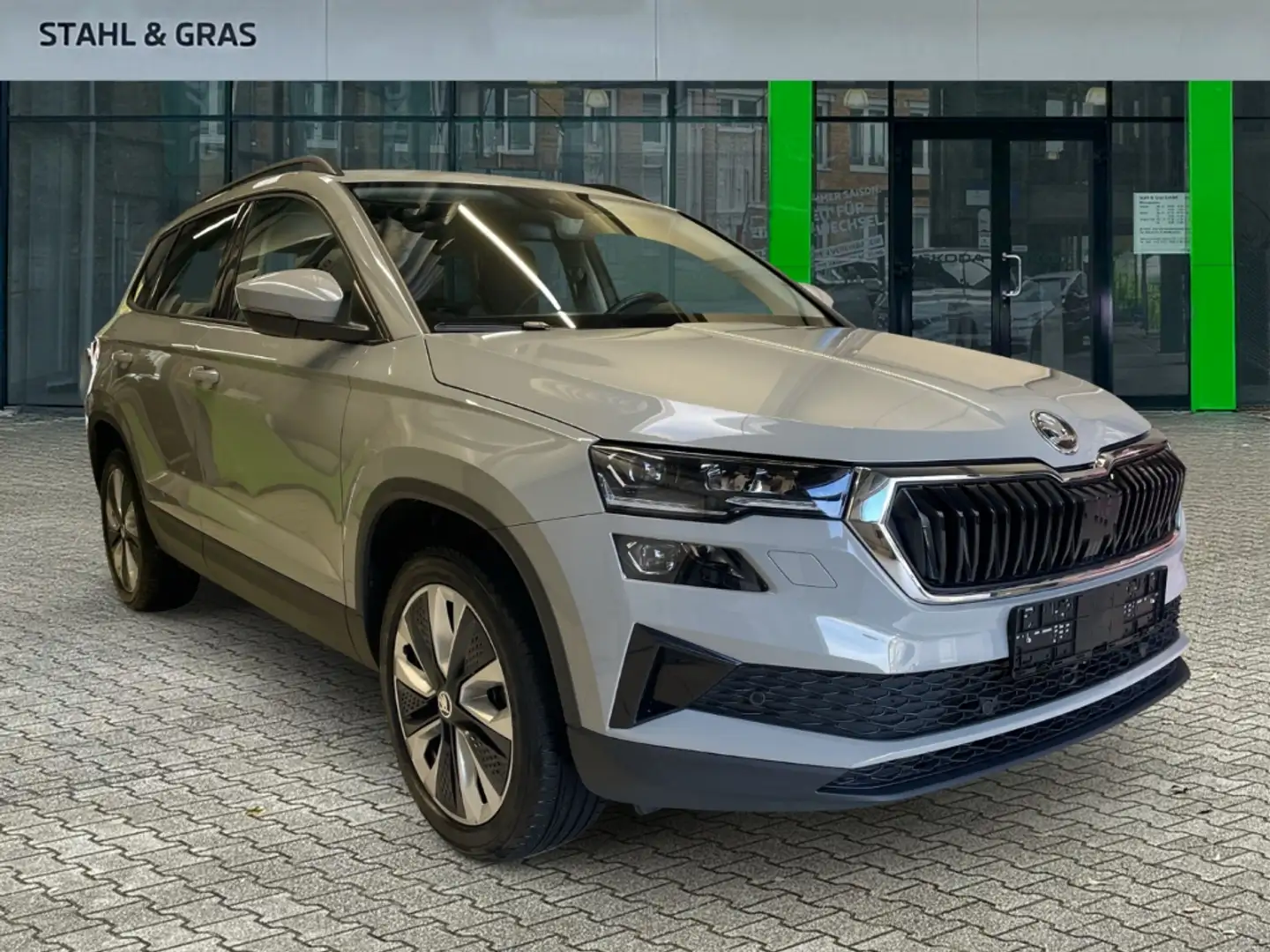 Skoda Karoq Style 1.5 TSI AHK El. Panodach Navi LED Blendfreie Grau - 1