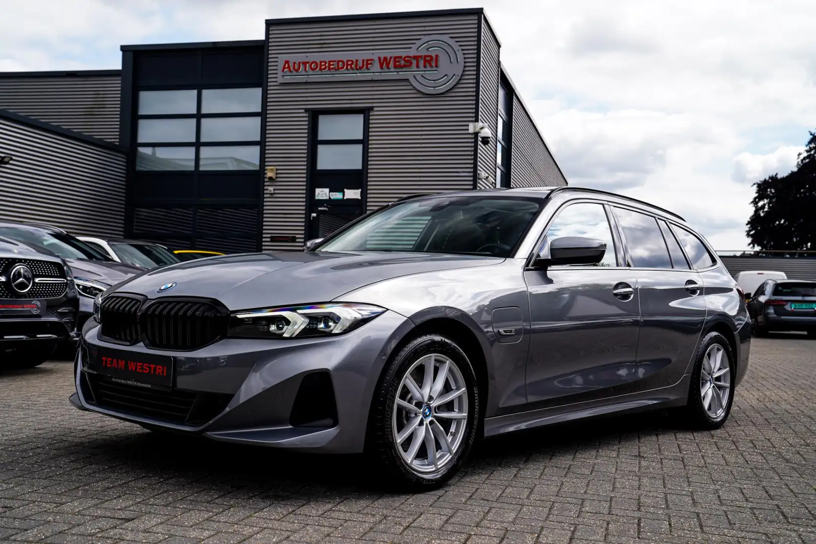 BMW 320 3-serie Touring 320e | Panorama | Elektrische trek Grijs - 1