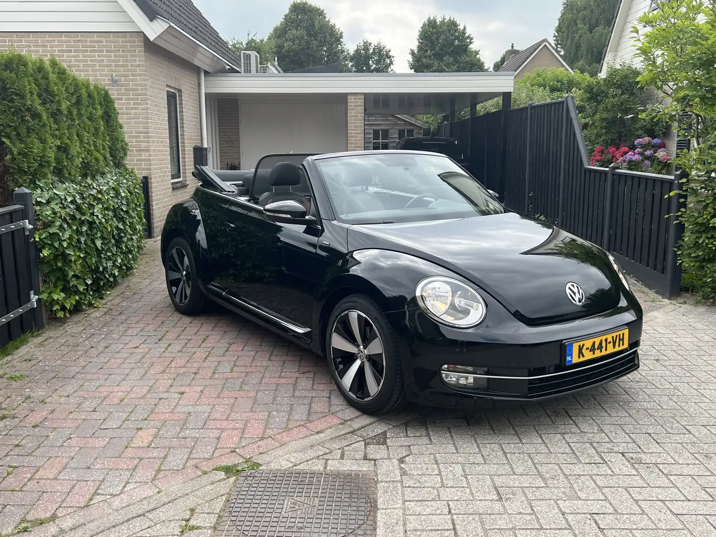 Volkswagen Beetle Cabrio 1.2 TSI Allstar. Navigatie, Camera. Etc. Zwart - 1