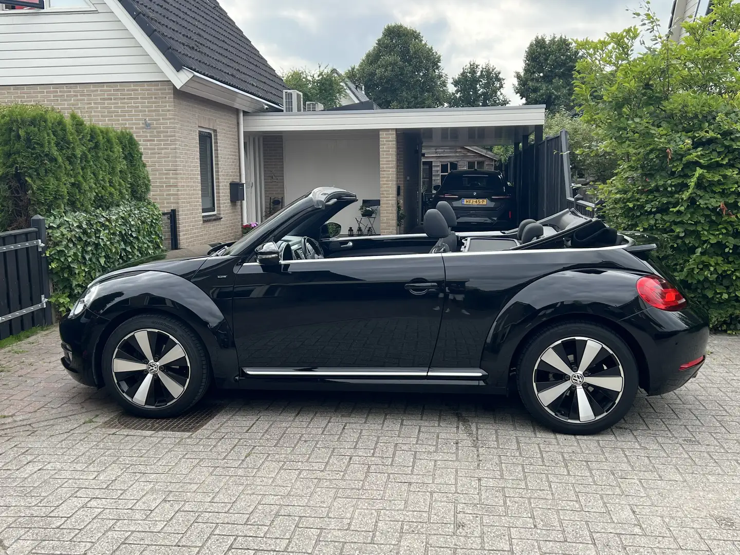 Volkswagen Beetle Cabrio 1.2 TSI Allstar. Navigatie, Camera. Etc. Zwart - 2