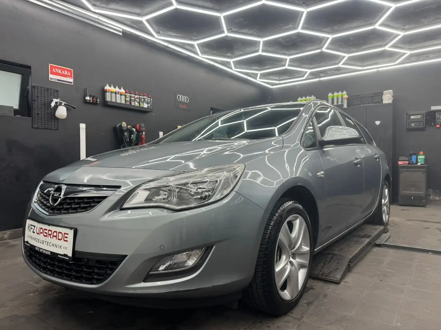 Opel Astra ST Kombi 1,4 Ecotec Edition Gris - 1