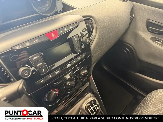 Lancia Ypsilon view 11