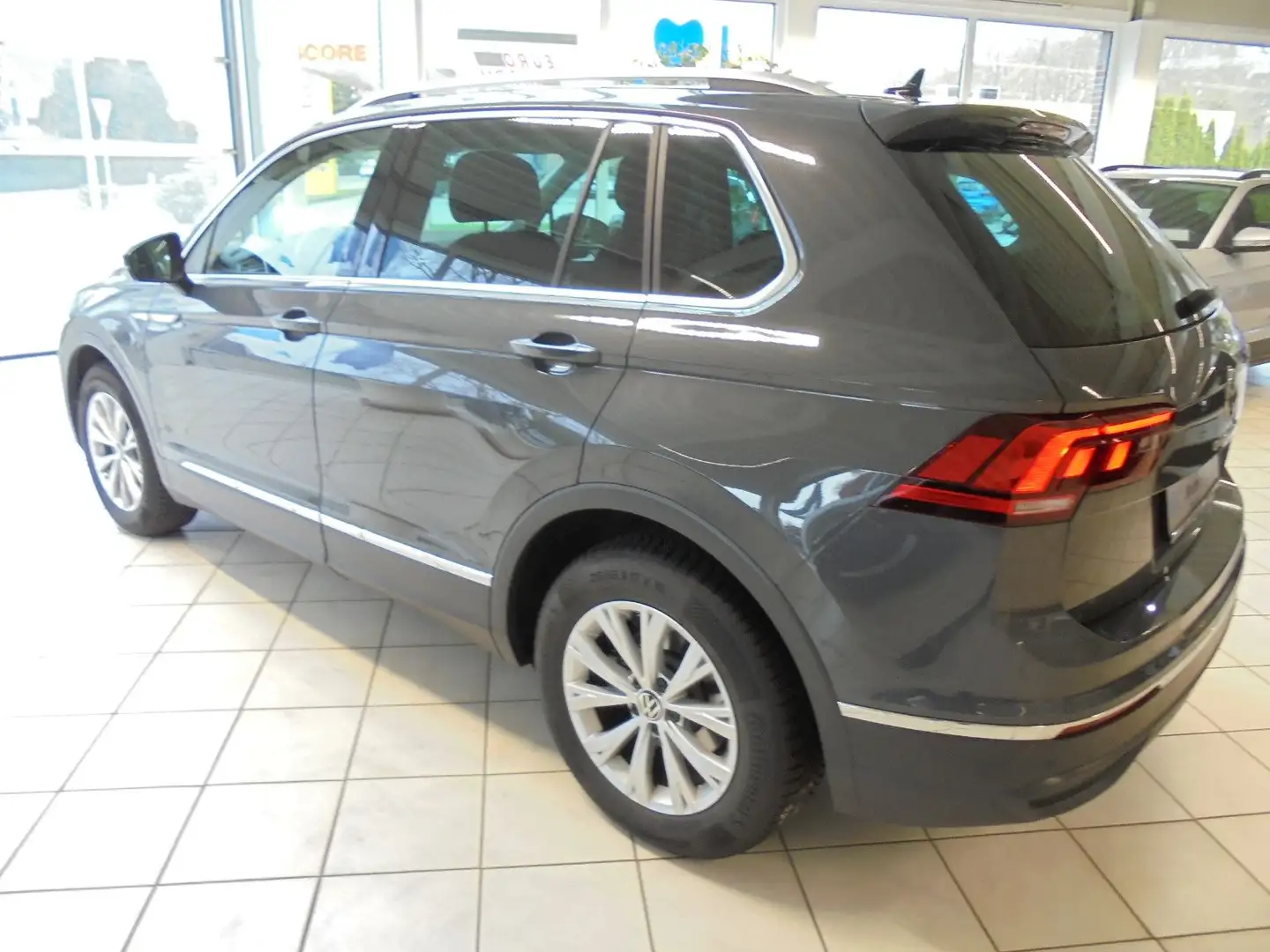 Volkswagen Tiguan LifeTDI/Navi/AHK/Kamera/el.Klappe/SHZ/ACC Grau - 2