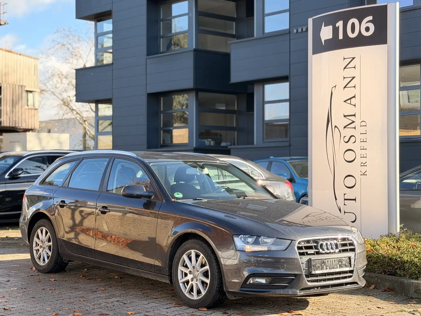Audi A4 Avant 1.8 TFSI quattro Attraction PDC V+H Grau - 1