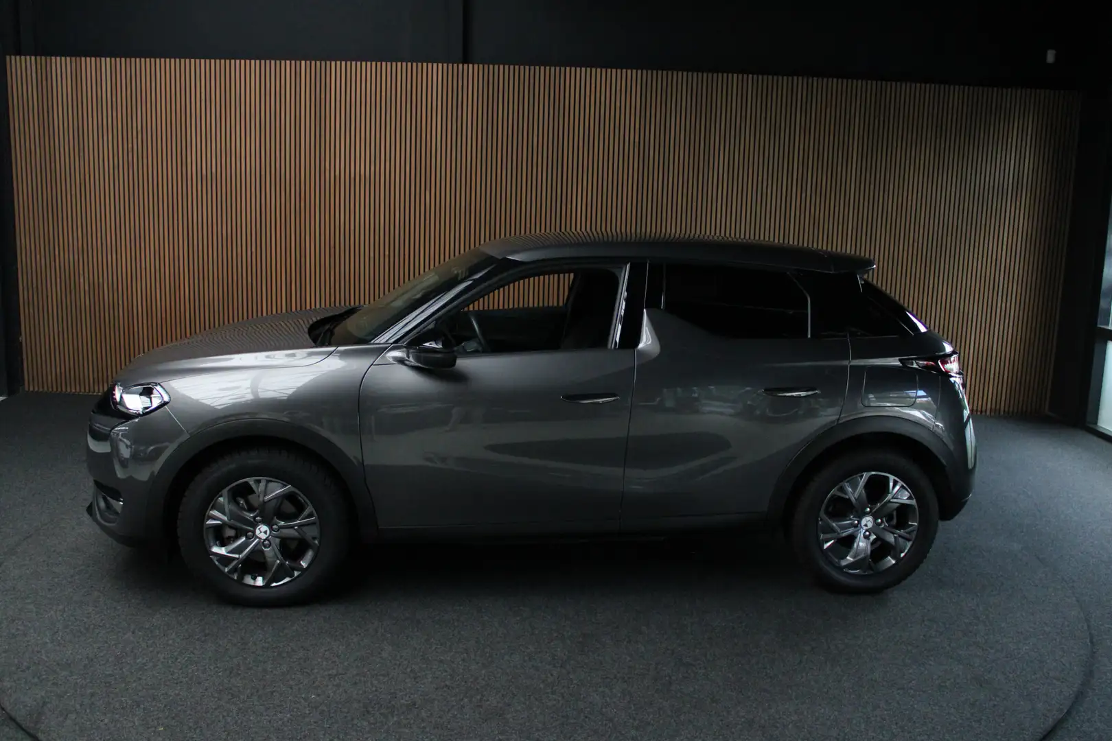 DS Automobiles DS 3 Crossback E-Tense Bastille 50 kWh Navi Climate Leer PDC Gris - 2