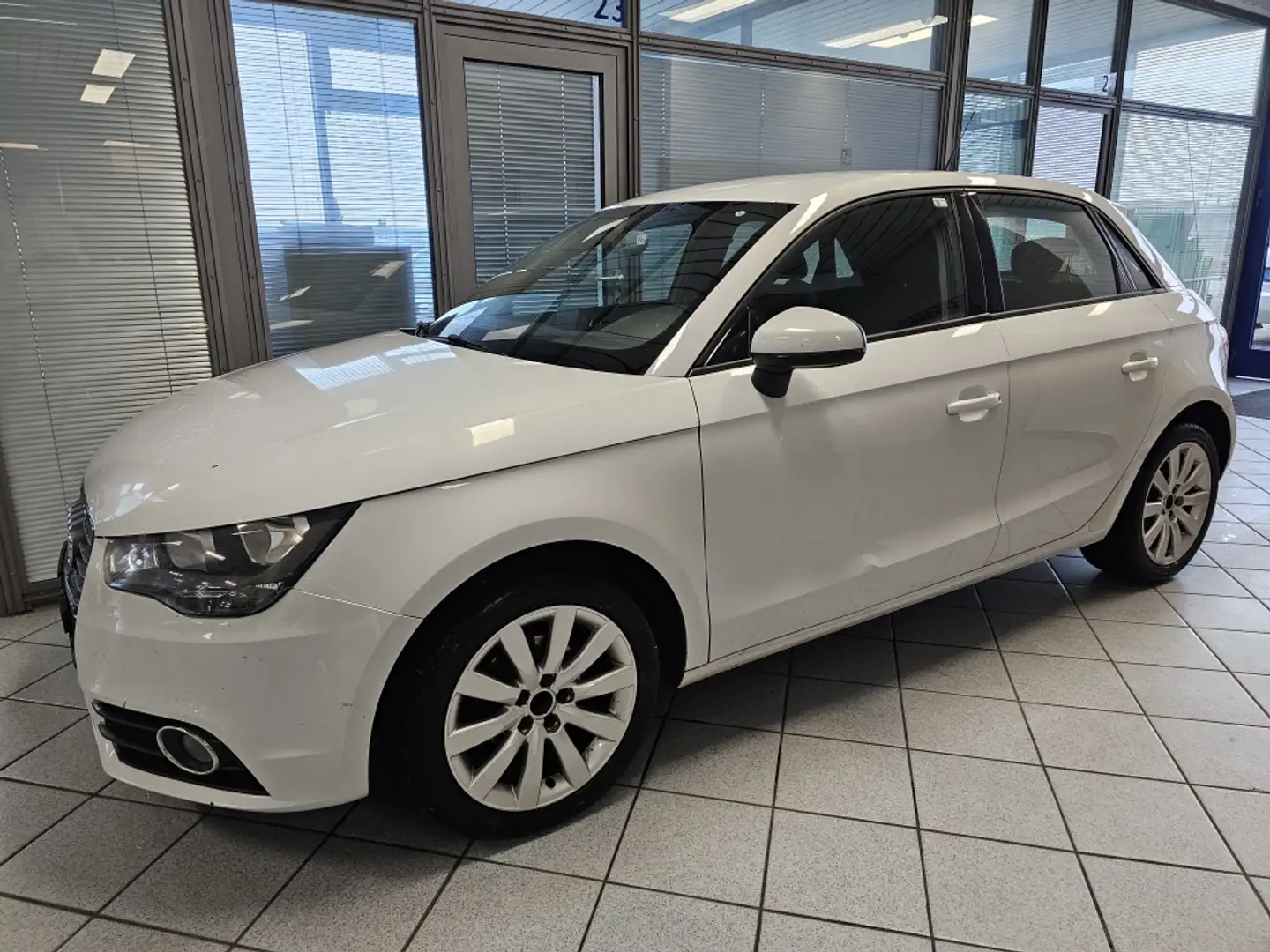Audi A1 Tüv 05-2026 Weiß - 2