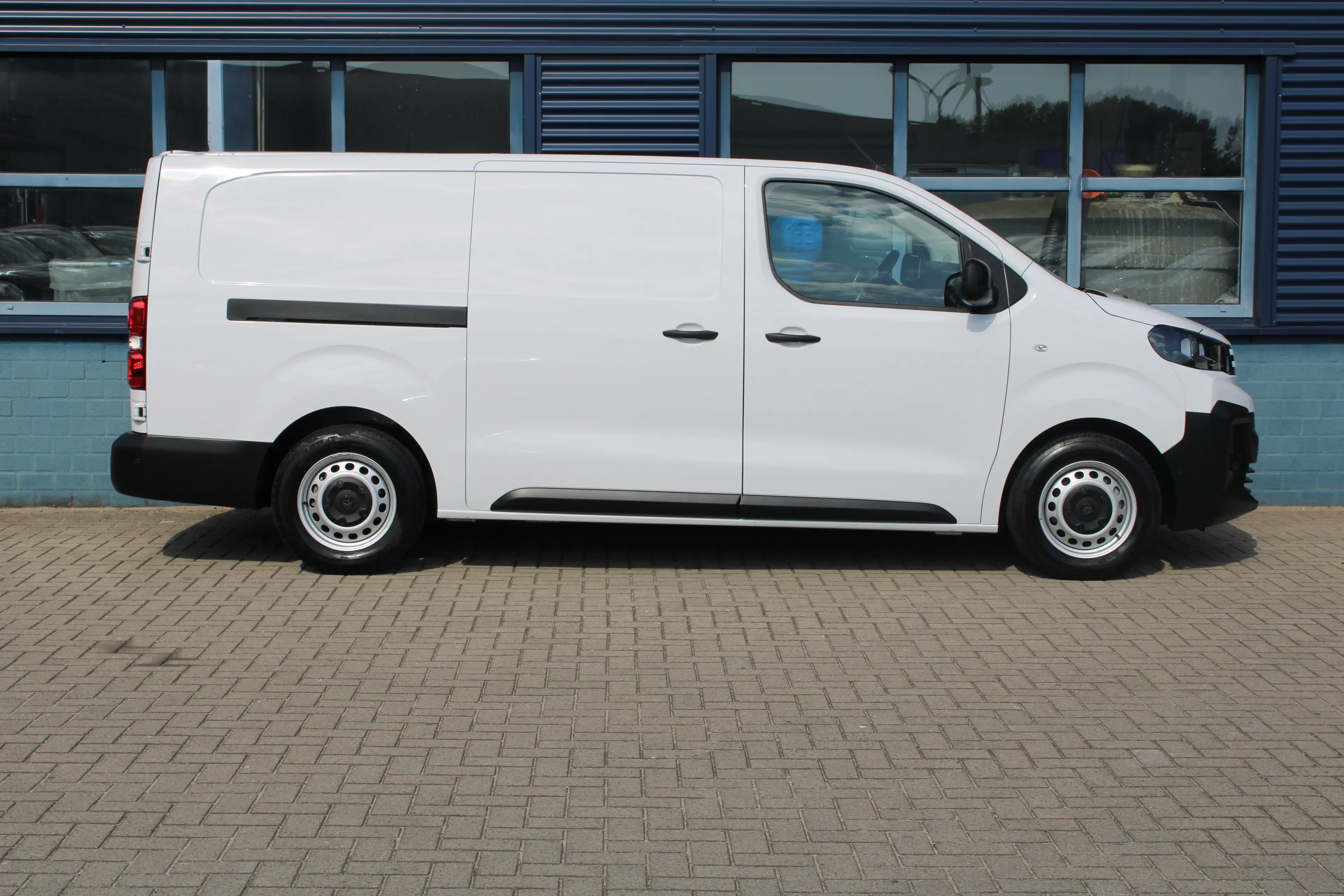 Peugeot e-Expert L3 75 kWh | 8 JAAR GARANTIE | CAMERA | NAVI | BETI — photo 7