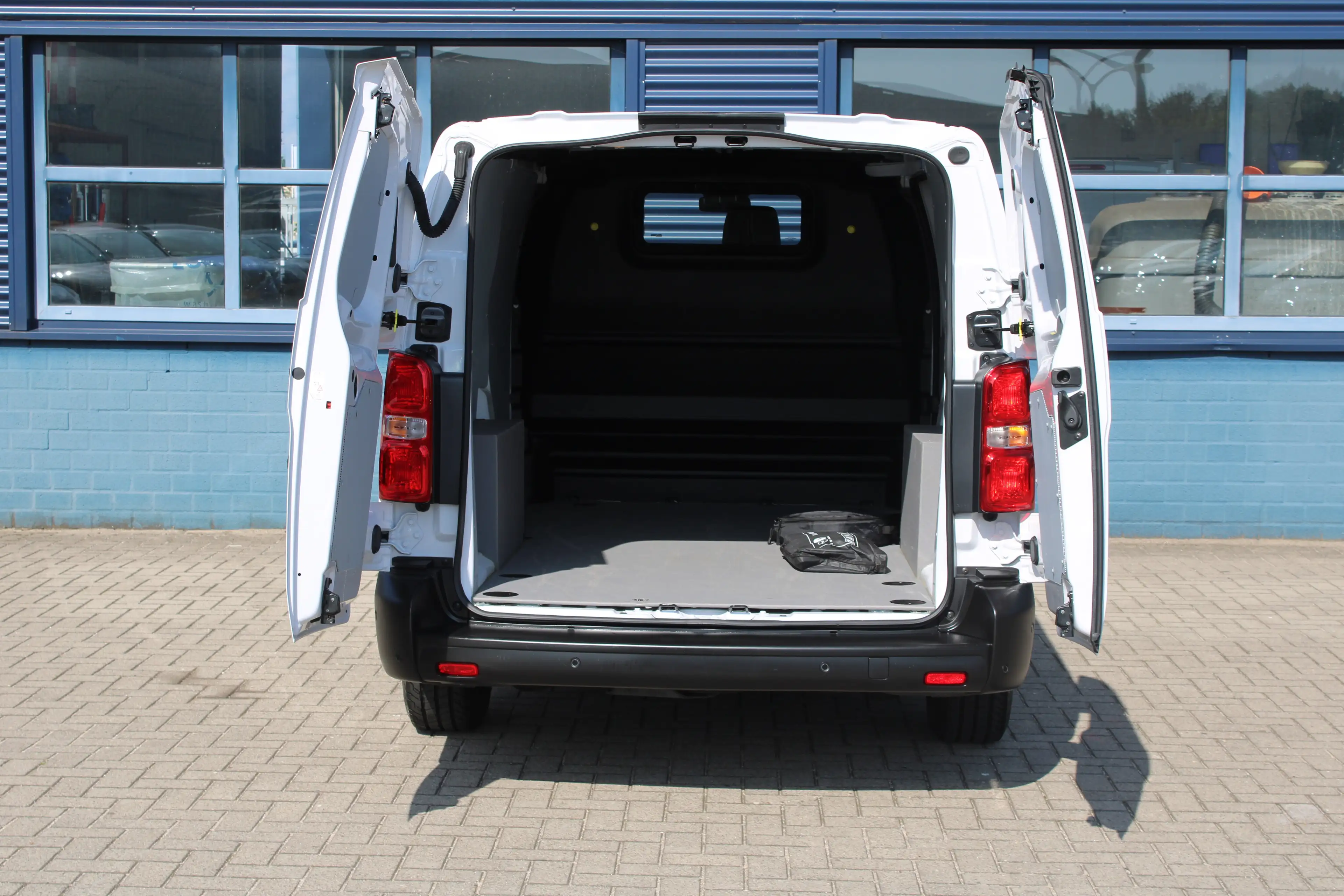 Peugeot e-Expert L3 75 kWh | 8 JAAR GARANTIE | CAMERA | NAVI | BETI — photo 4