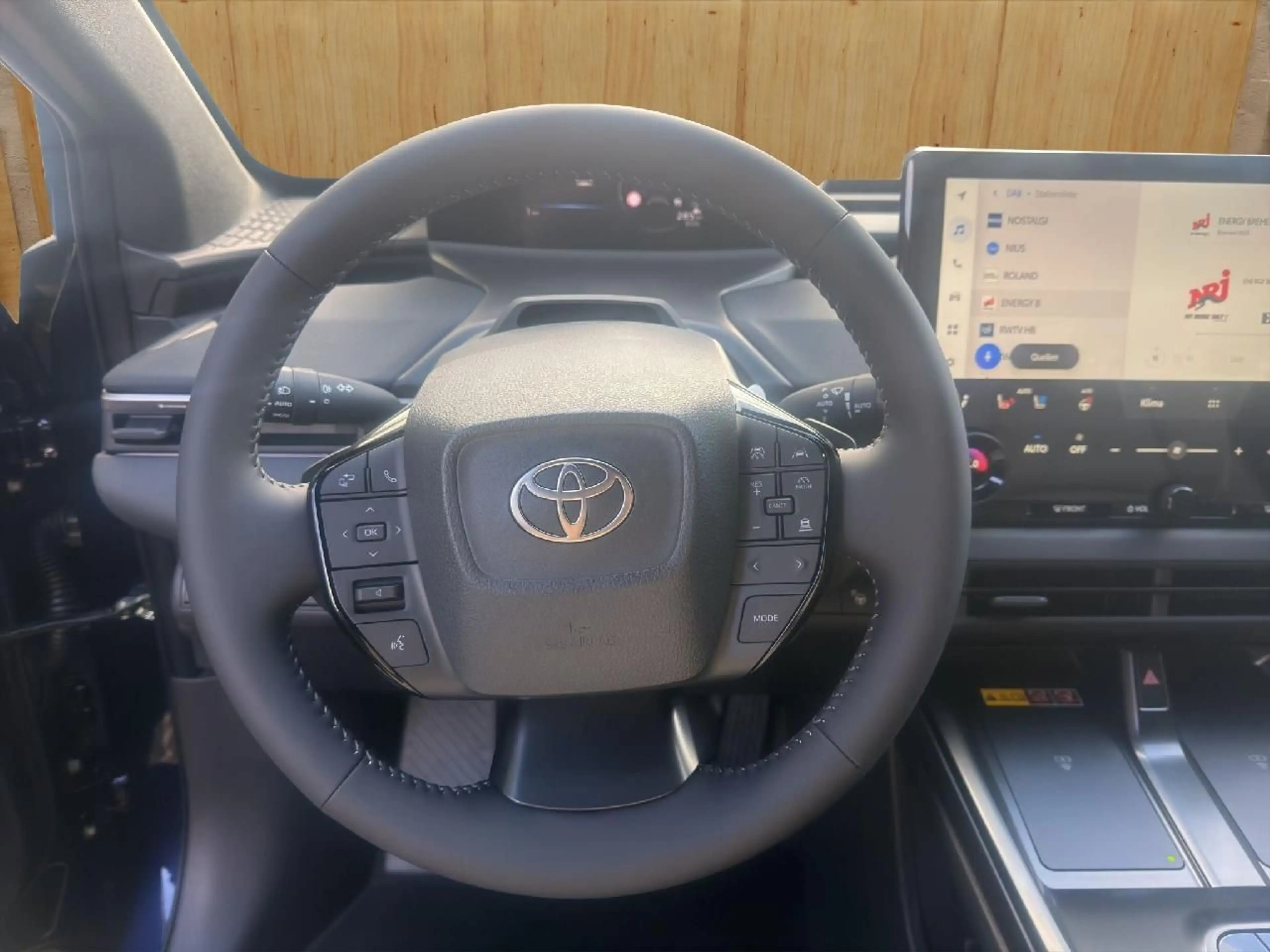 Toyota bZ4X AWD Lounge — photo 12