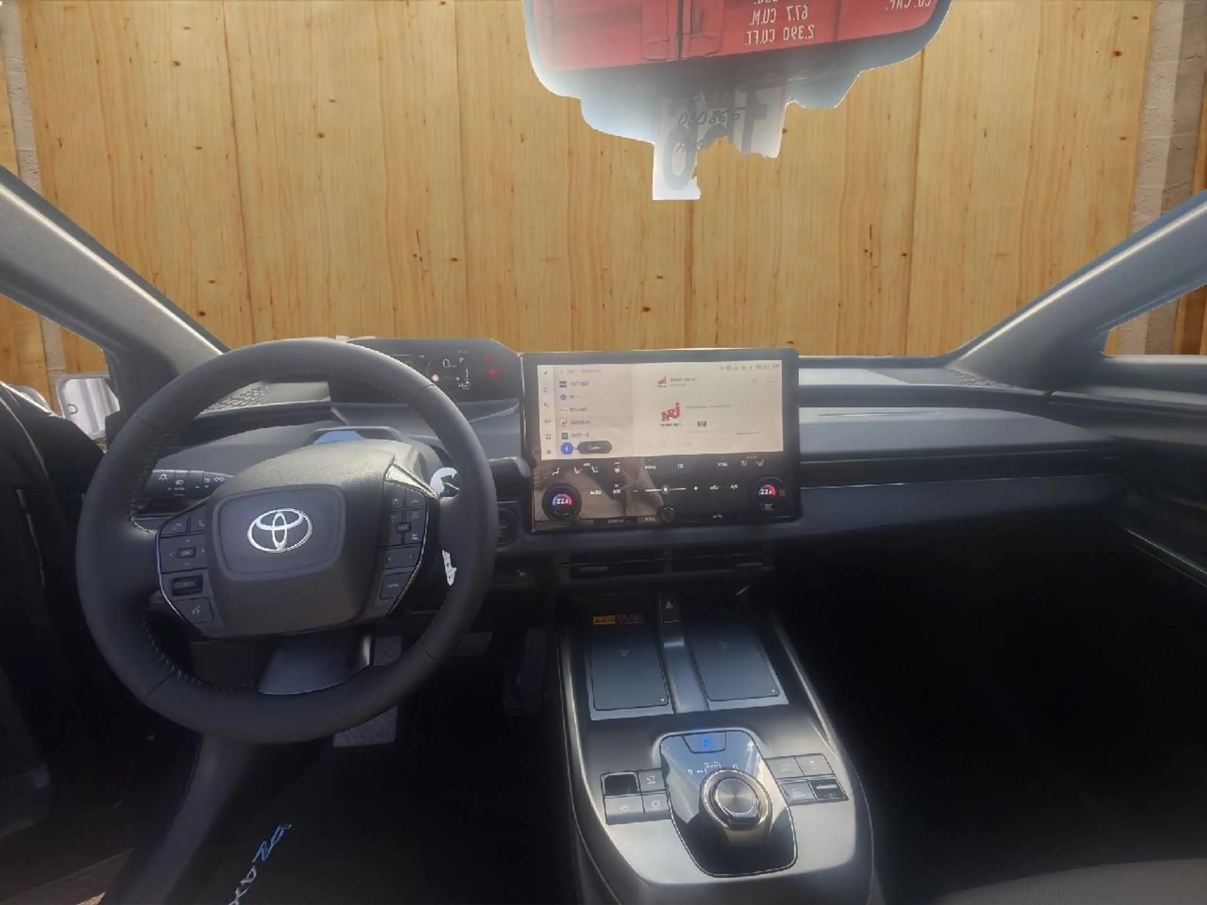 Toyota bZ4X AWD Lounge — photo 11
