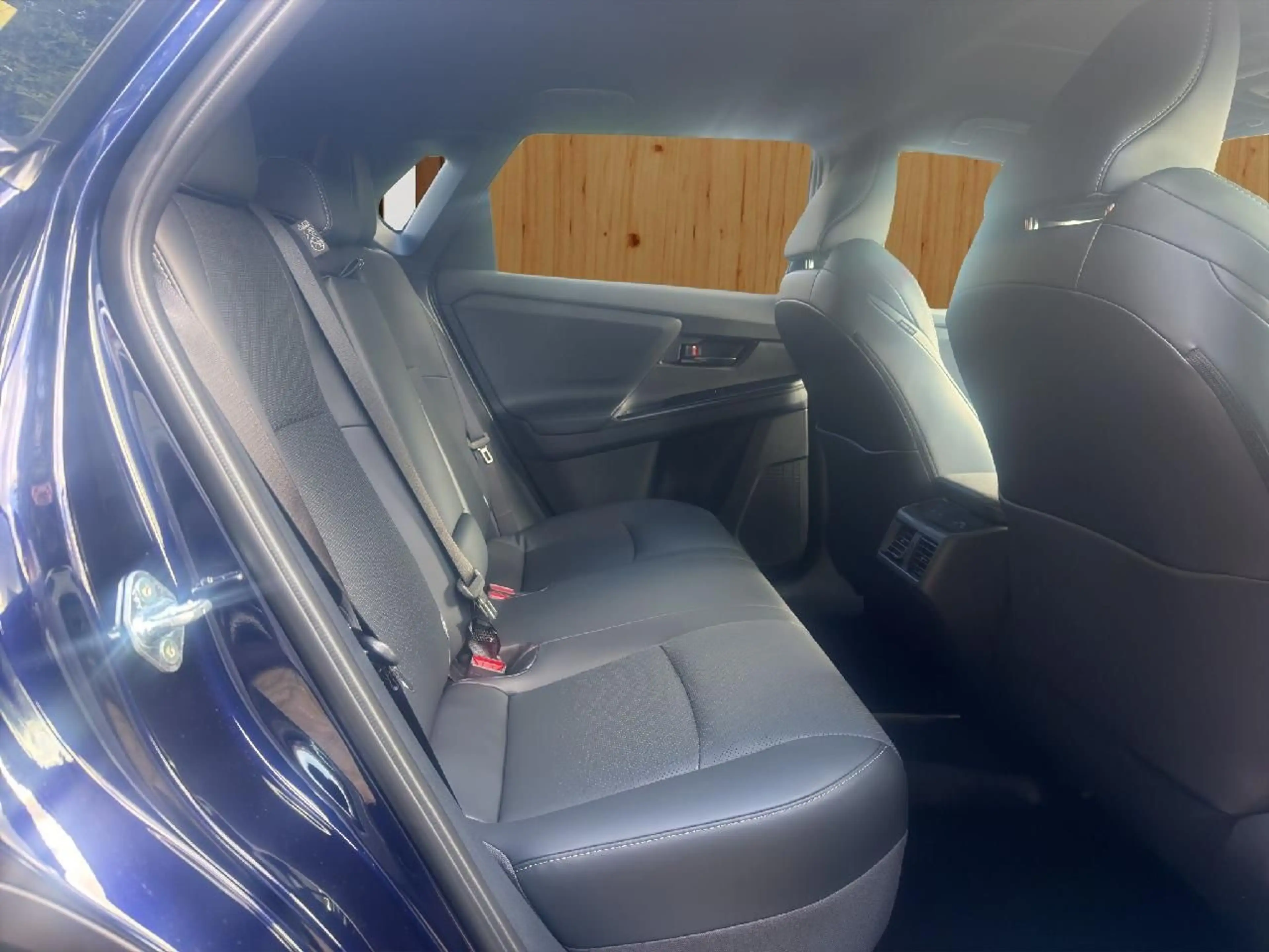 Toyota bZ4X AWD Lounge — photo 10