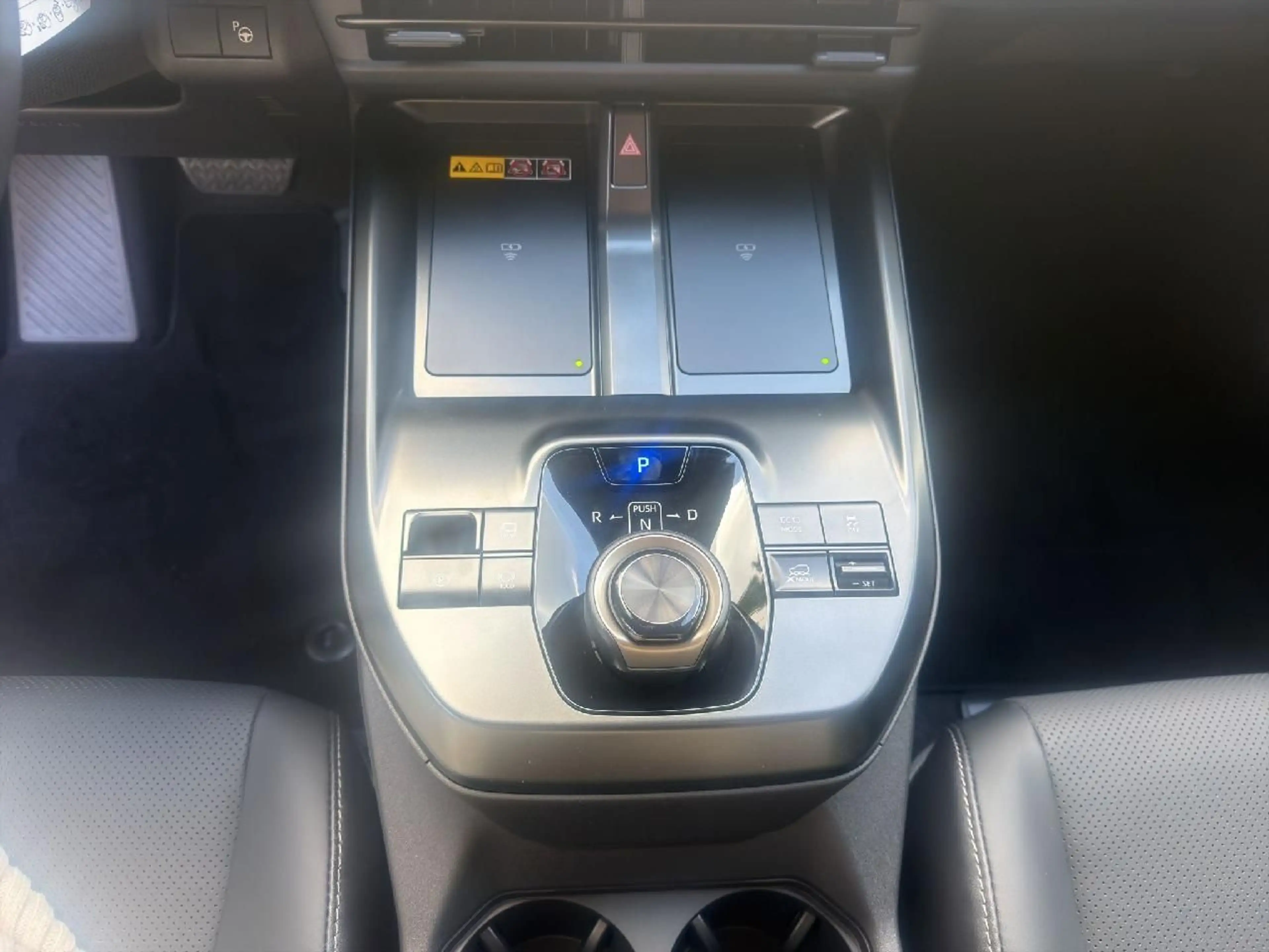 Toyota bZ4X AWD Lounge — photo 14