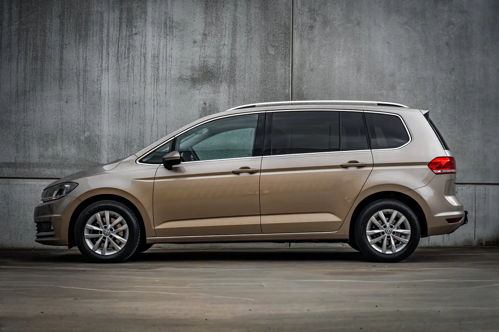 Volkswagen Touran Touran 1.5 TSI Highline DSG Grijs - 2