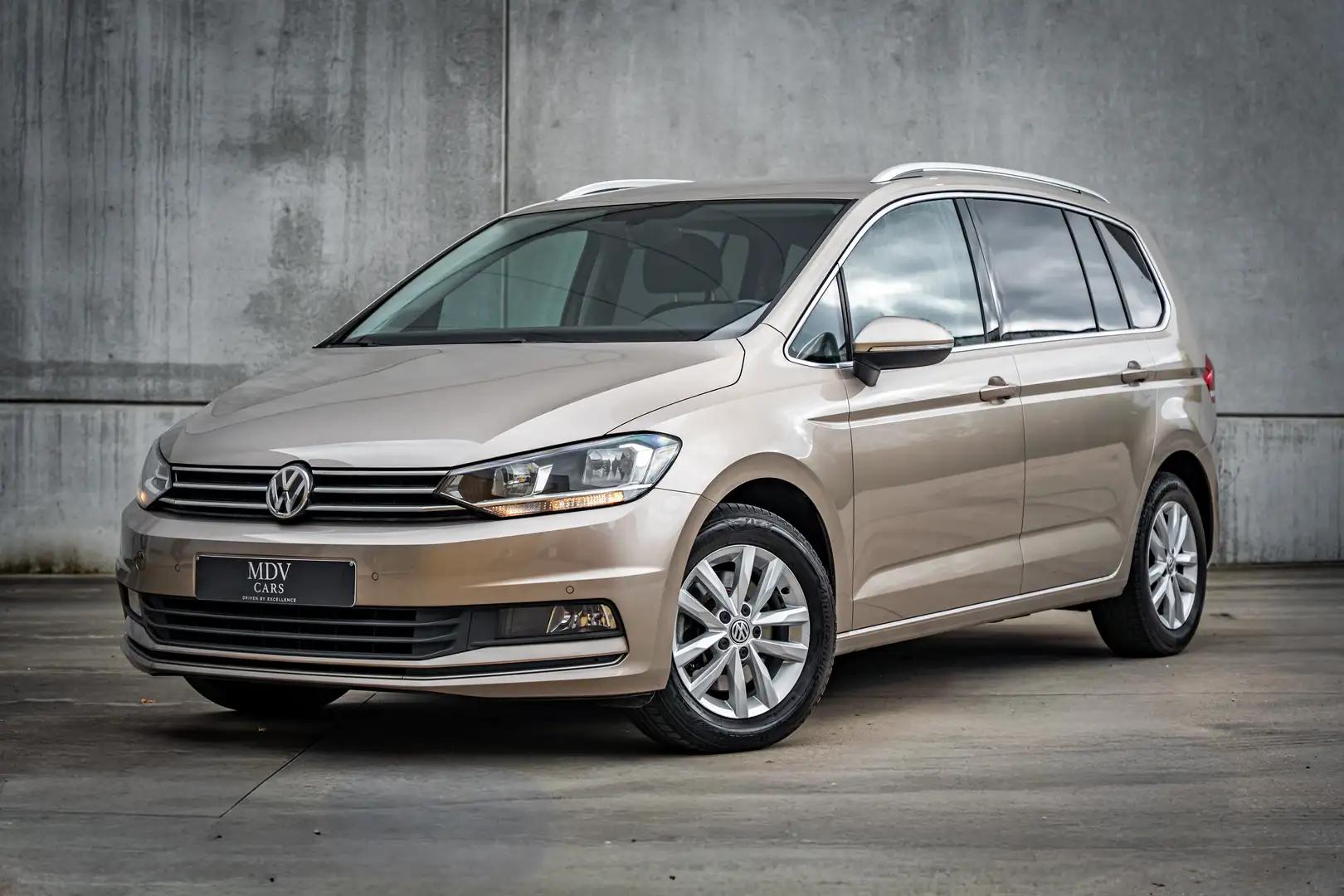 Volkswagen Touran Touran 1.5 TSI Highline DSG Grijs - 1
