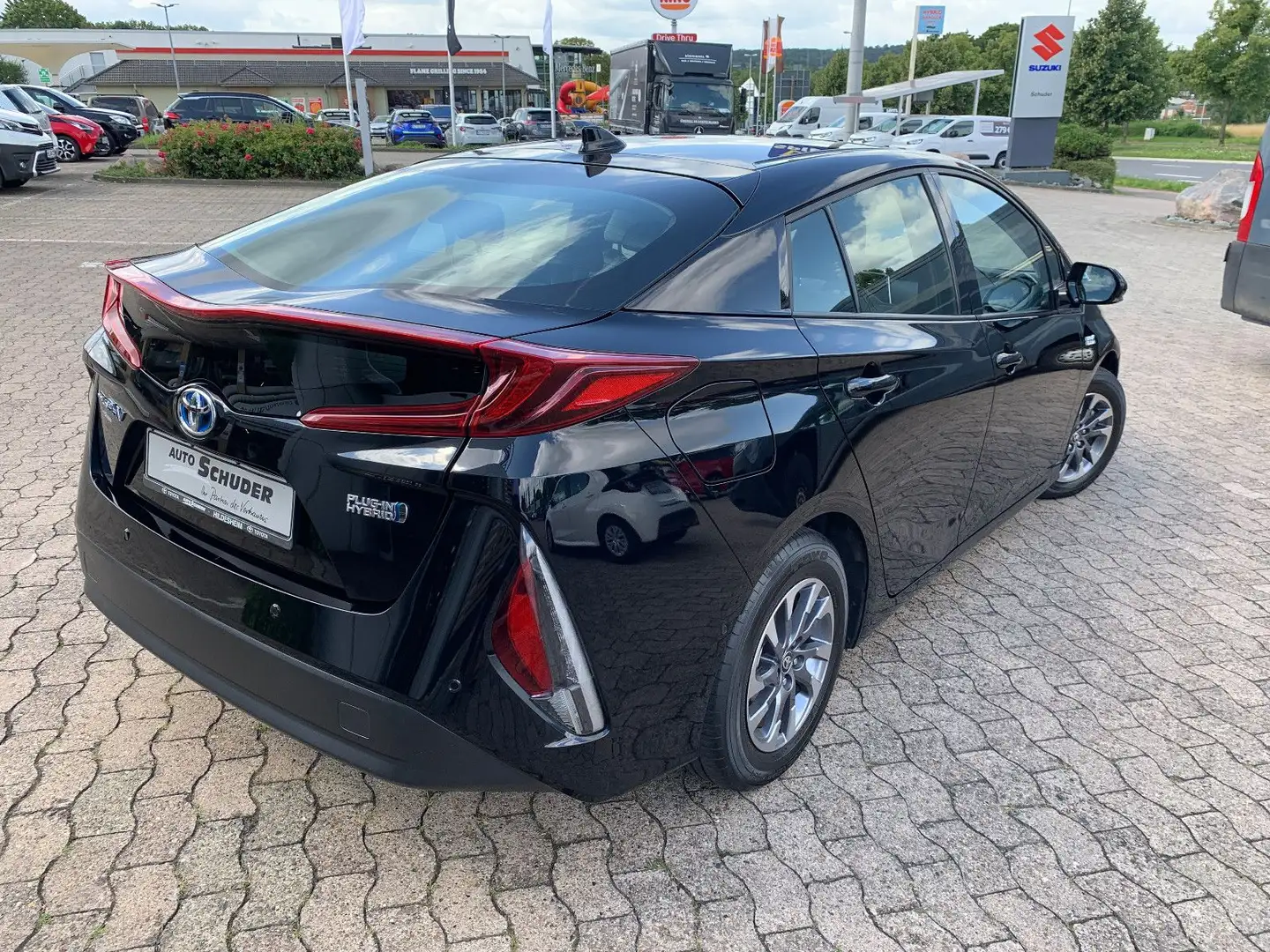 Toyota Prius Plug-in Hybrid Executive Schwarz - 2