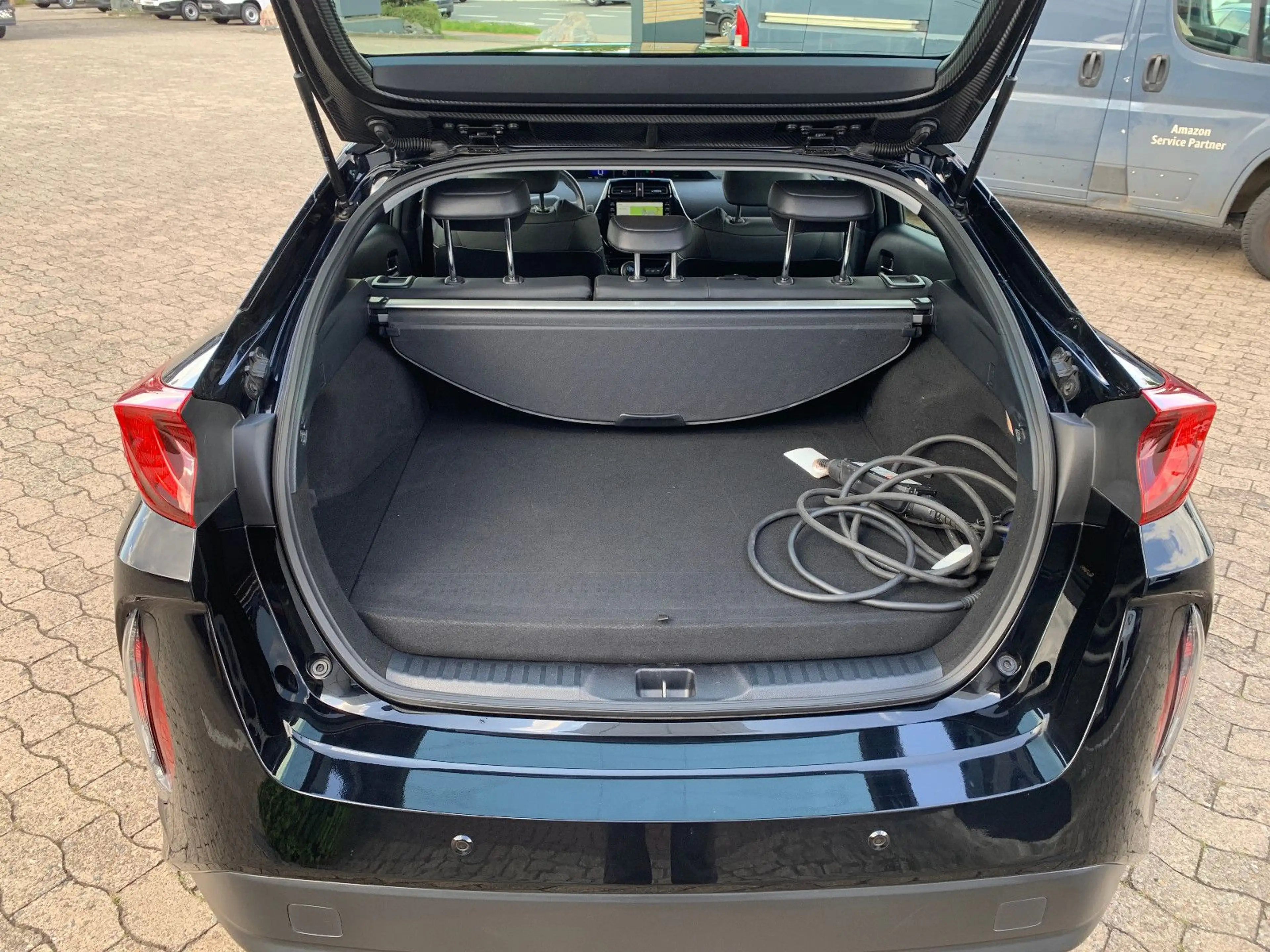 Toyota Prius Plug-in Hybrid Executive — photo 3