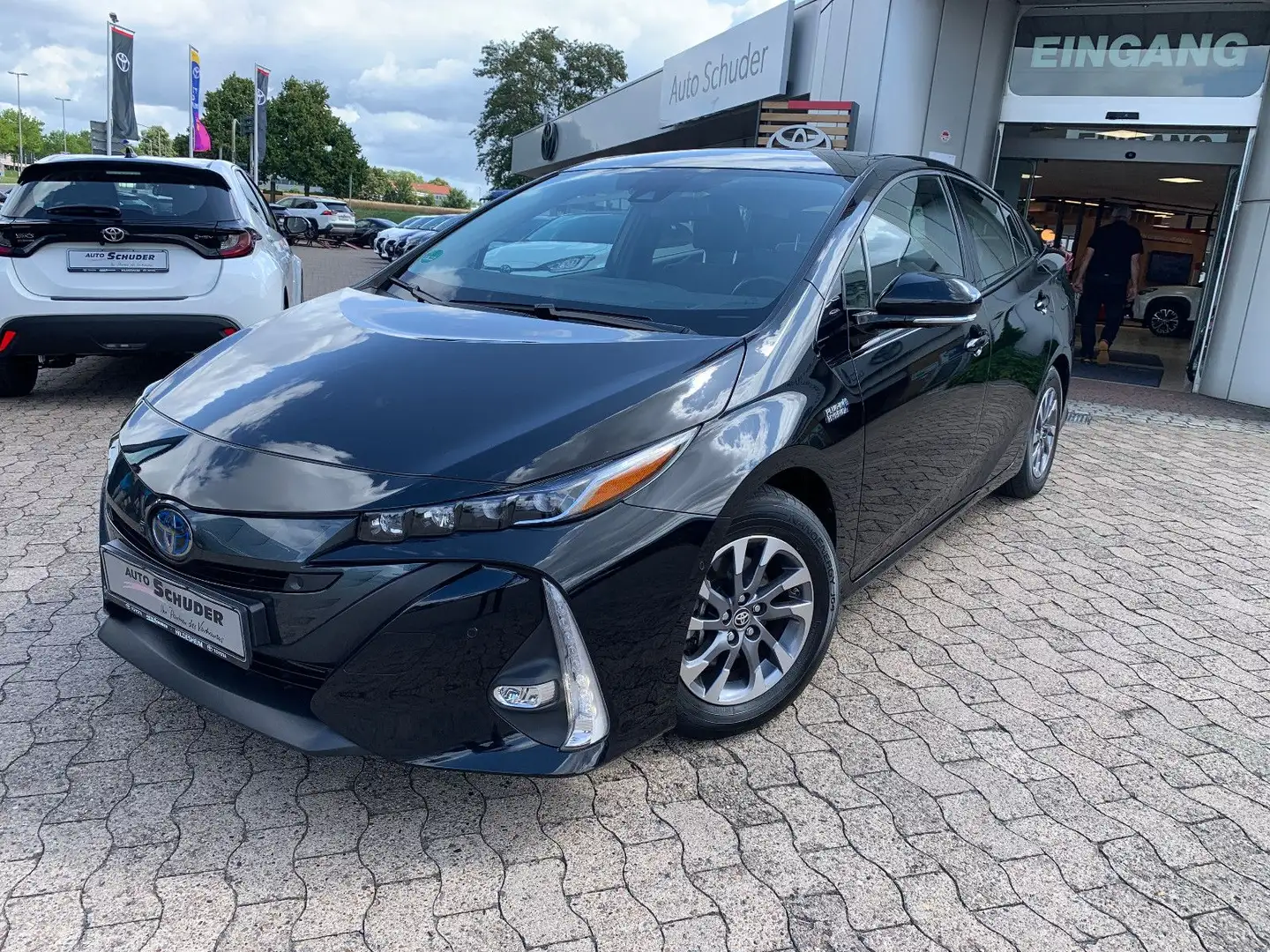 Toyota Prius Plug-in Hybrid Executive Schwarz - 1