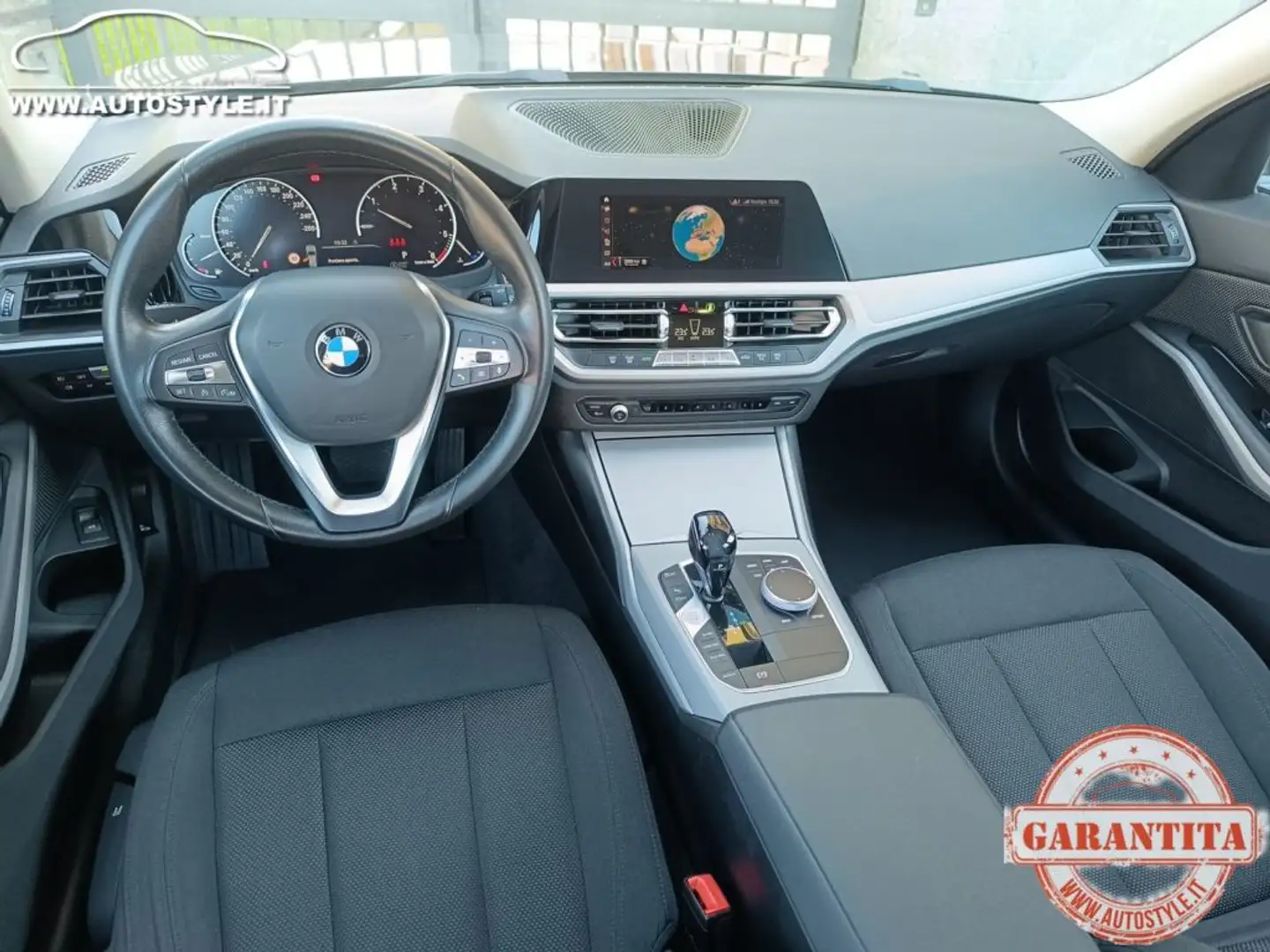 BMW 320 d Touring STEPTRONIC/AUTOMATICA Business Adv. Grigio - 2