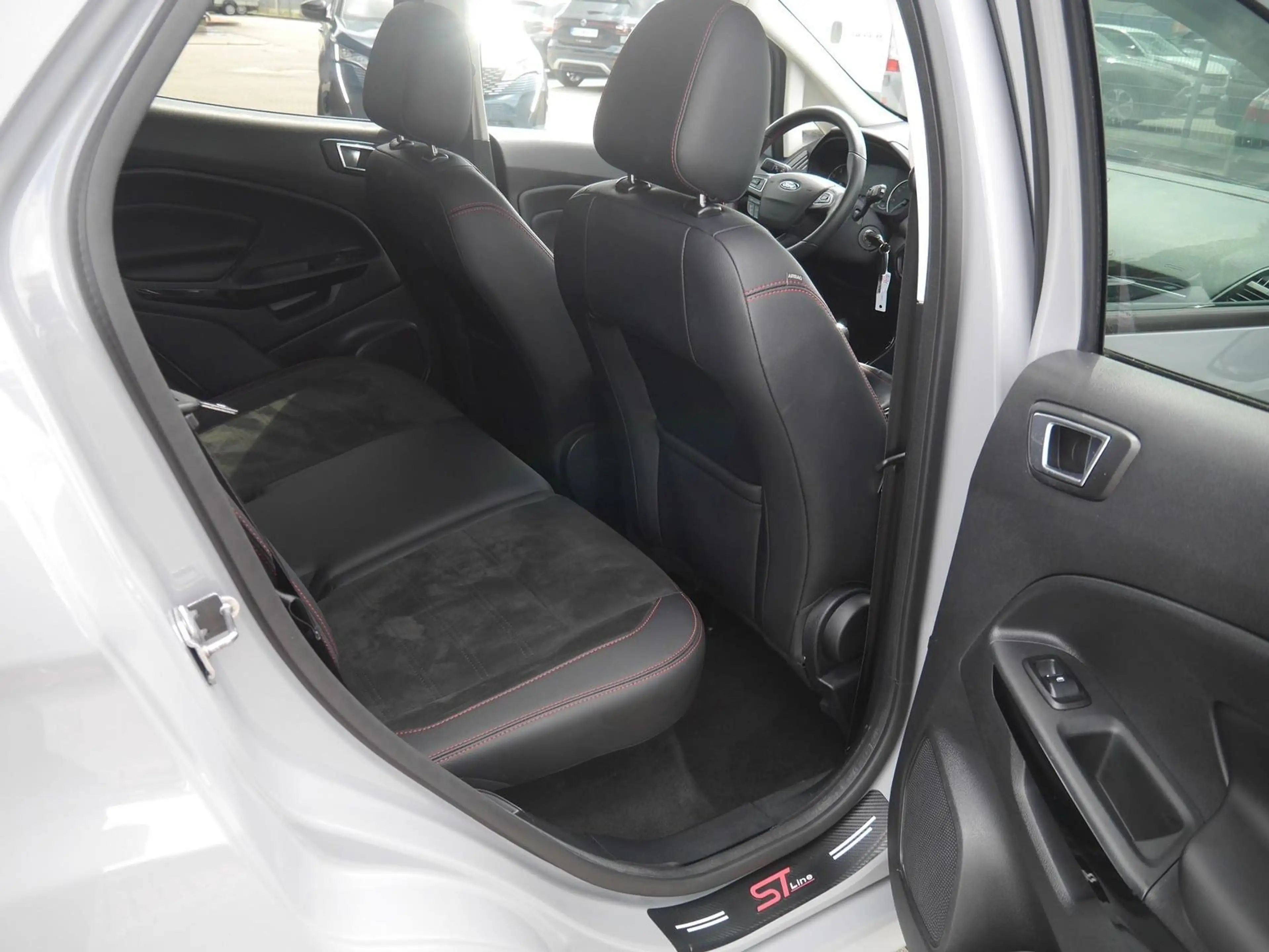 Ford EcoSport Ecosport 1,0 ST-LINE/ APP-Navi / LED / SHZ / PDC — photo 10