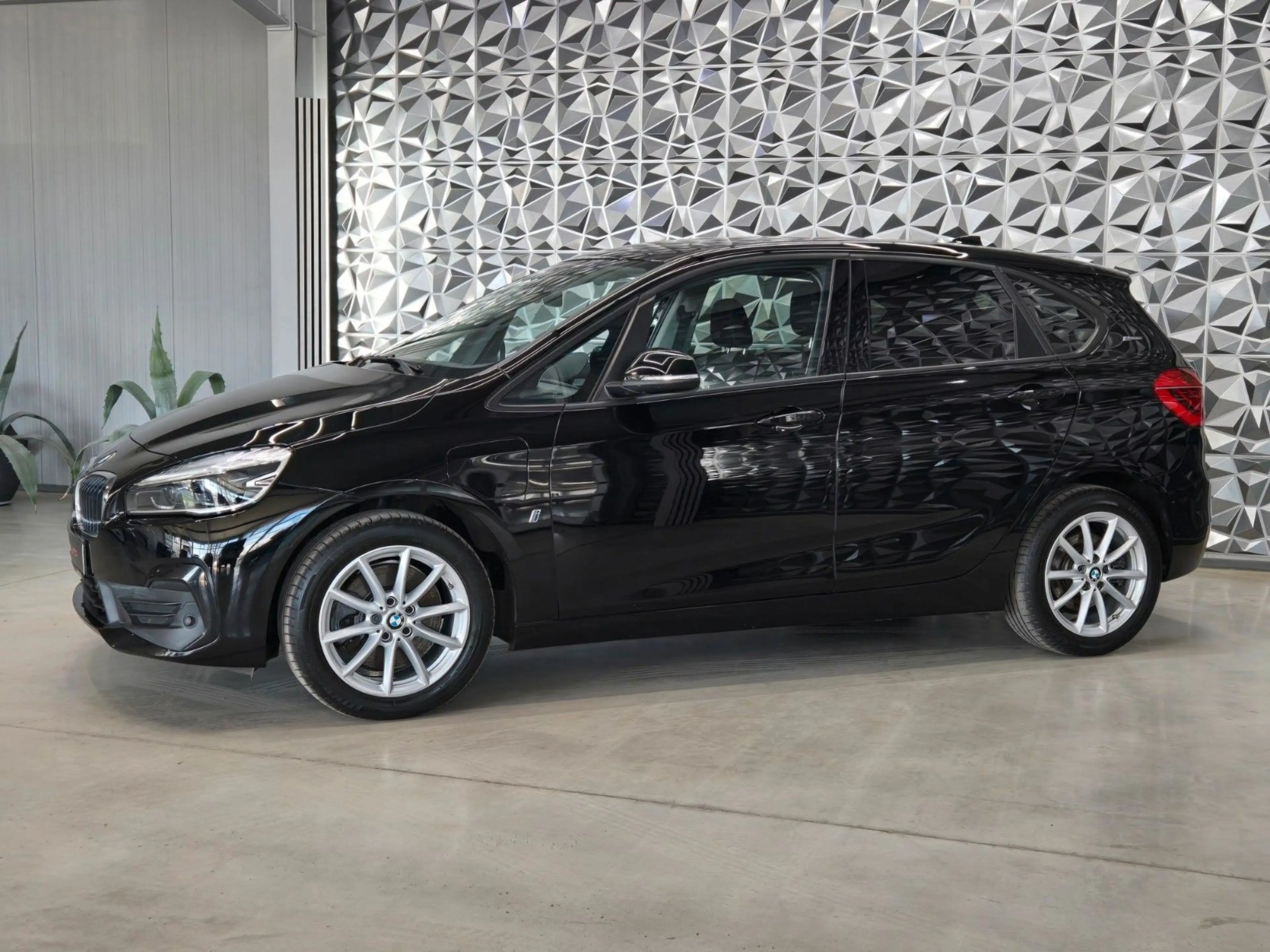 BMW 225 2 Active Tourer 225 xe Advantage*NAVI*LED* — photo 8