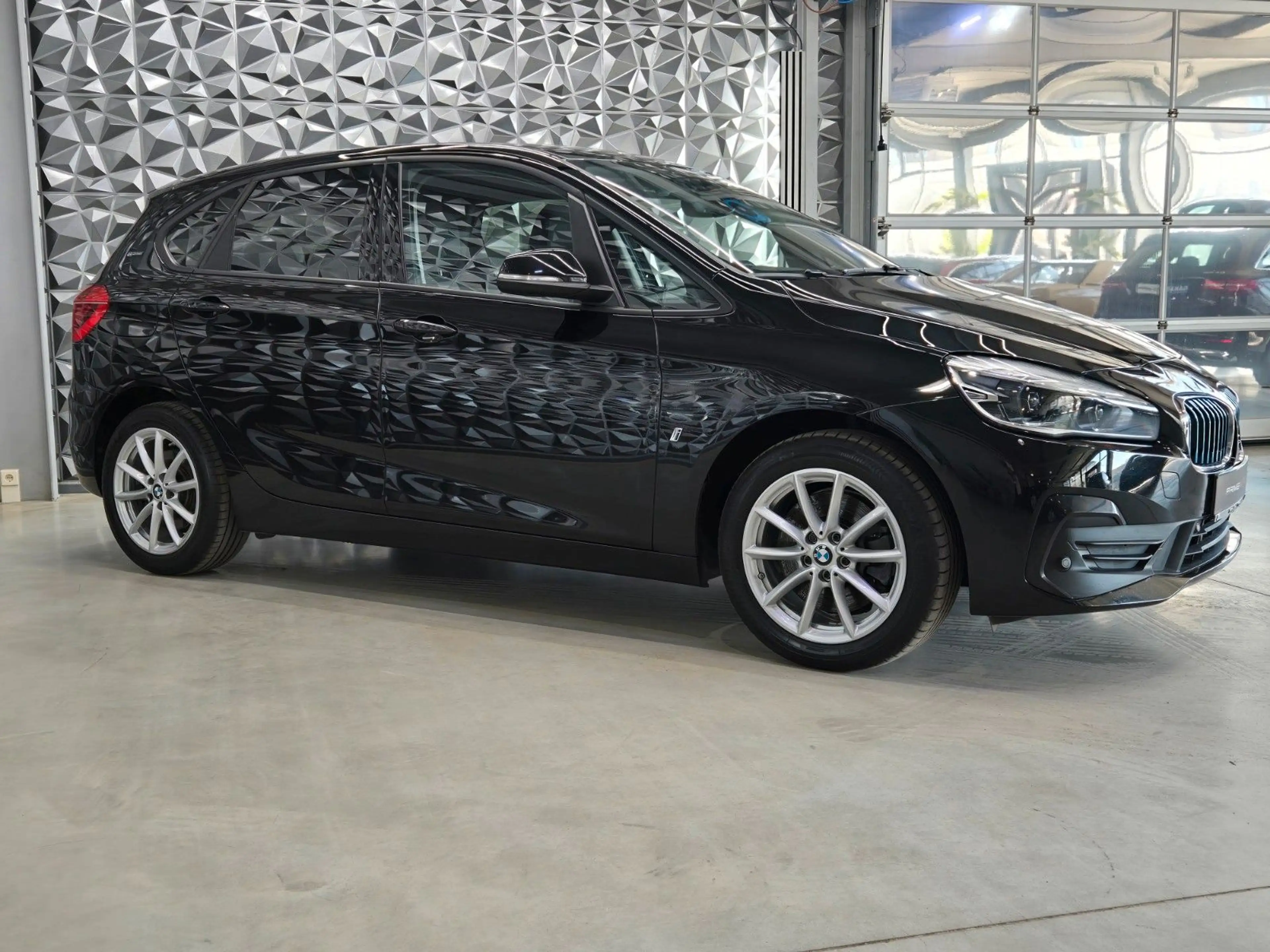 BMW 225 2 Active Tourer 225 xe Advantage*NAVI*LED* — photo 4