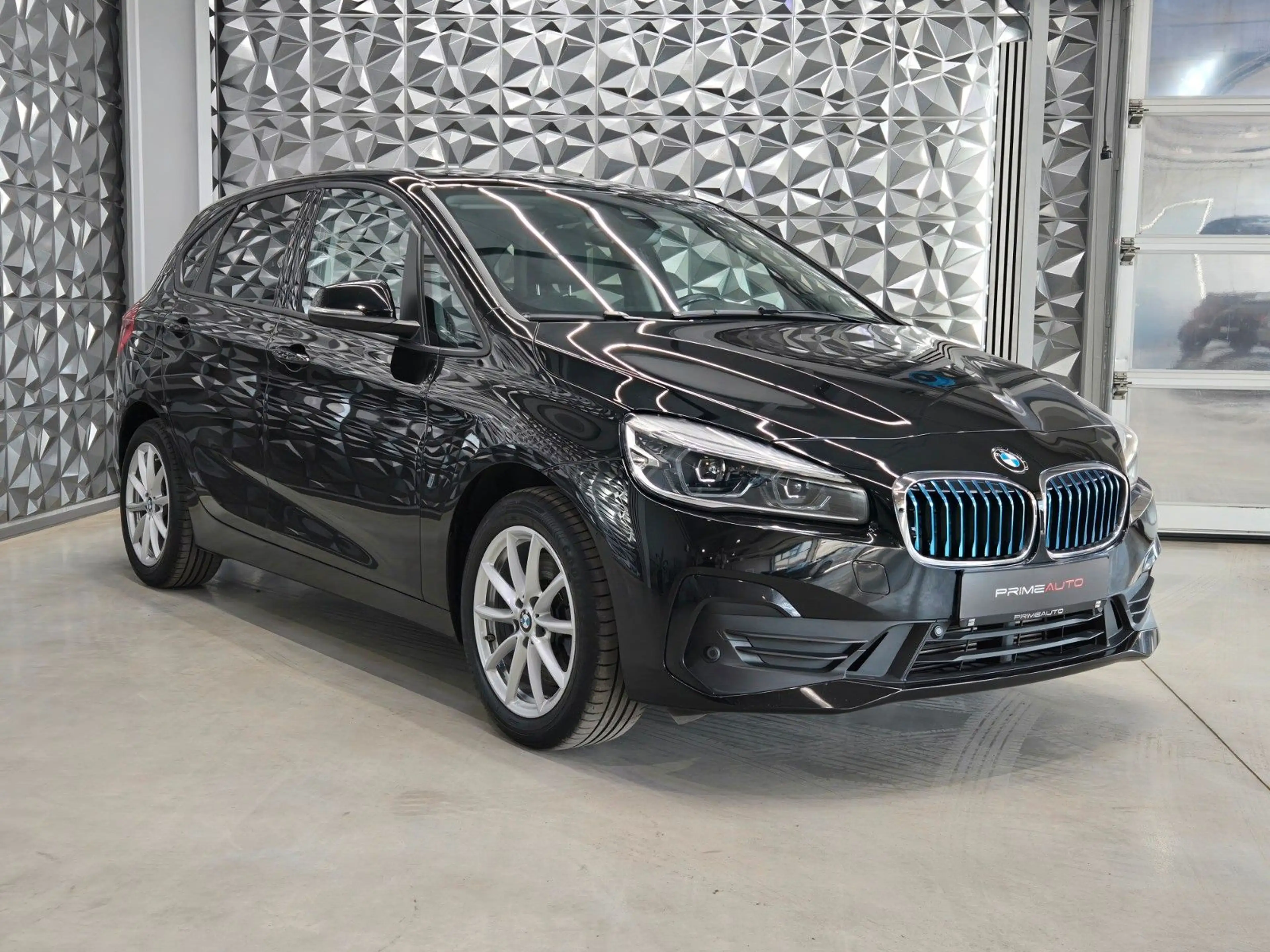 BMW 225 2 Active Tourer 225 xe Advantage*NAVI*LED* — photo 3