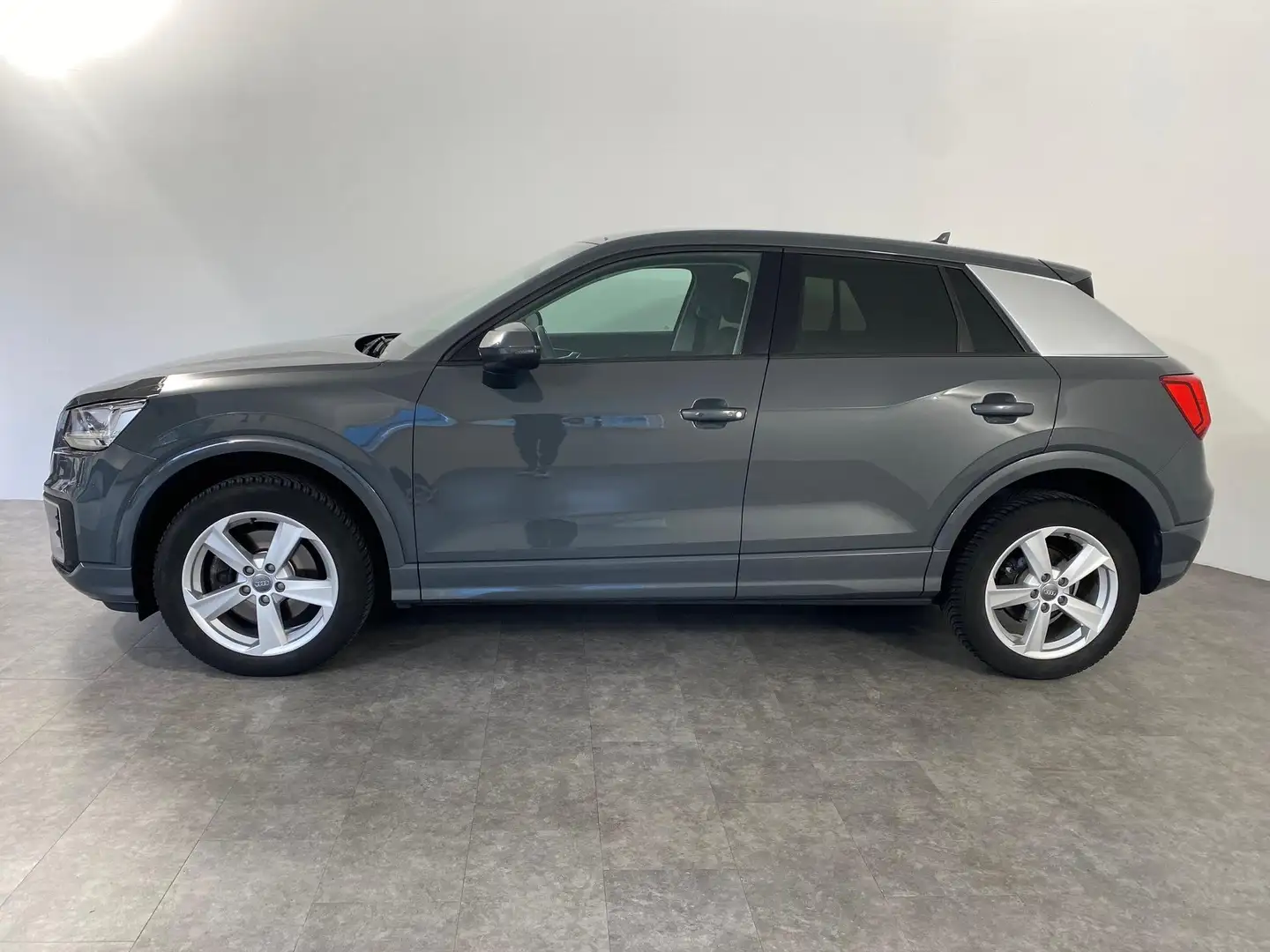 Audi Q2 1.0 TFSI sport LED*NAVI*AHK 85 kW (116 PS), Sch... Gris - 2