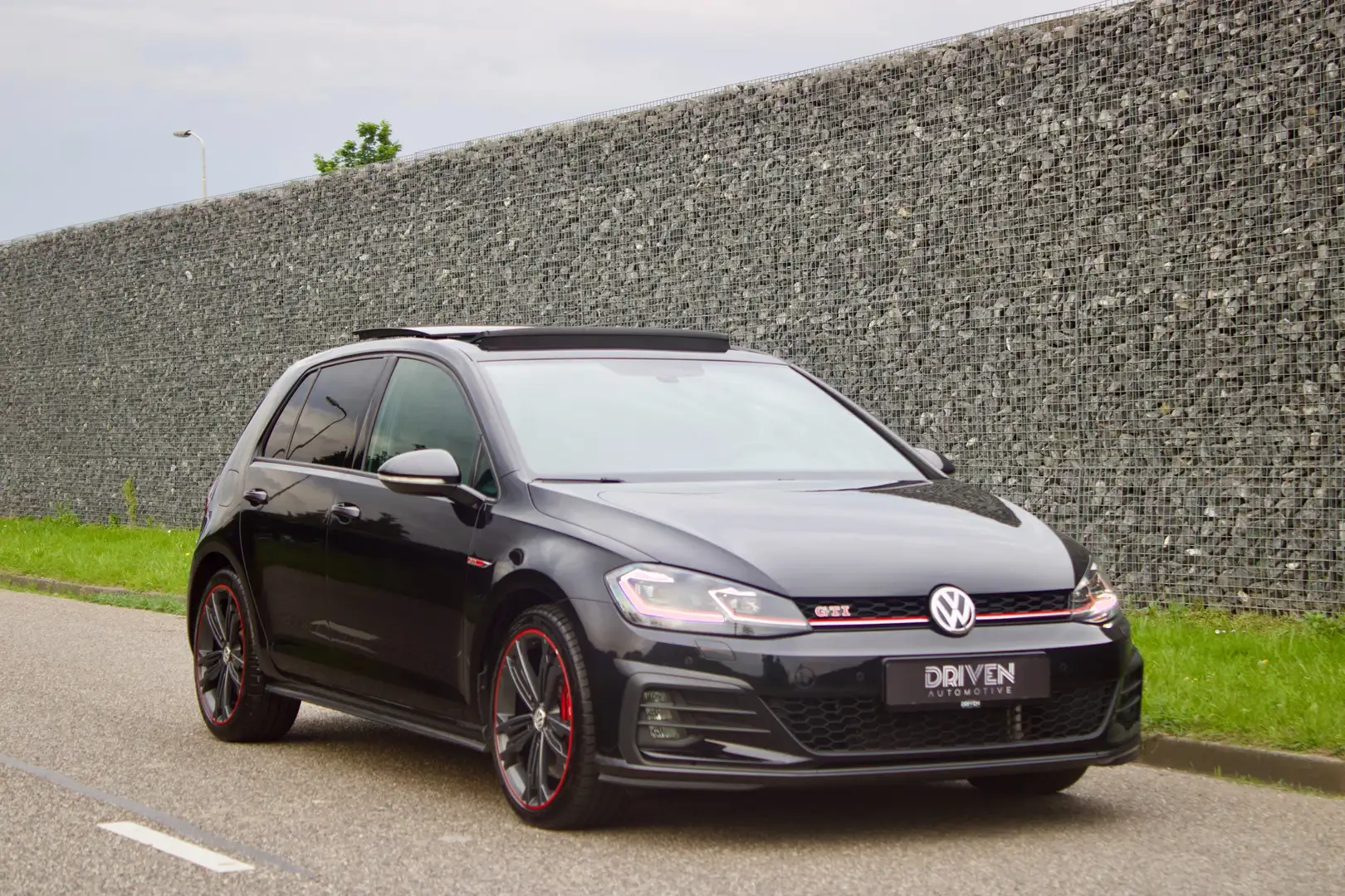 Volkswagen Golf GTI Performance | Pano - Digital - DynAudio - Alcantar Noir - 2