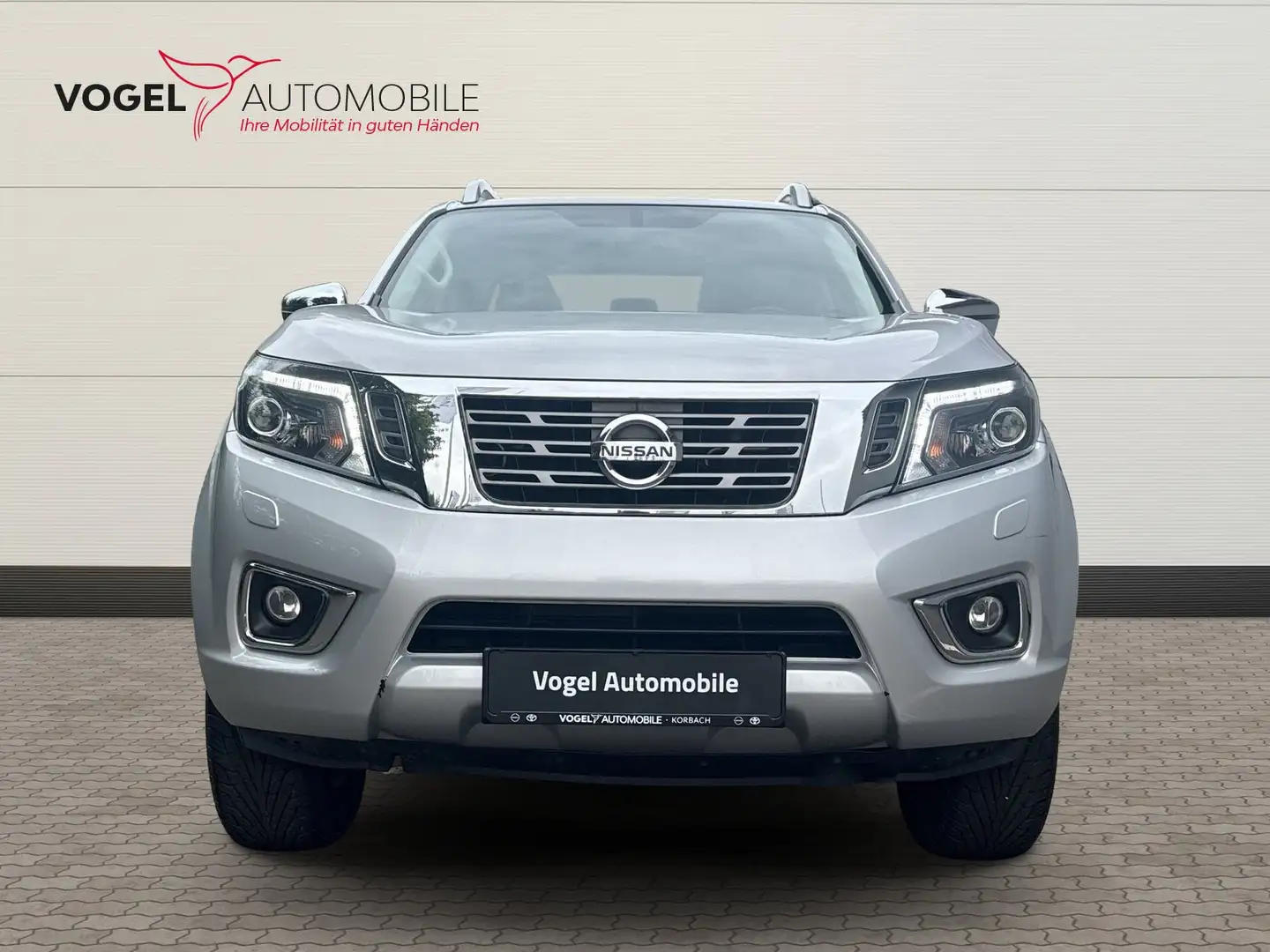 Nissan Navara DC 4x4 2.3 dCi N-Connecta +Sitzheiz+NAV Серебристый - 2