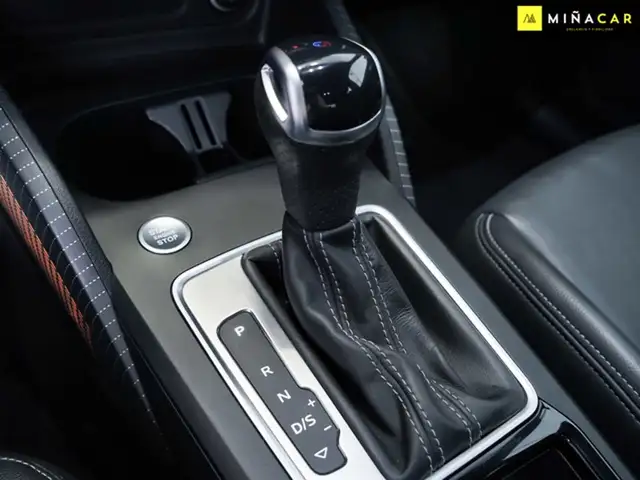 Audi Q2 view 8