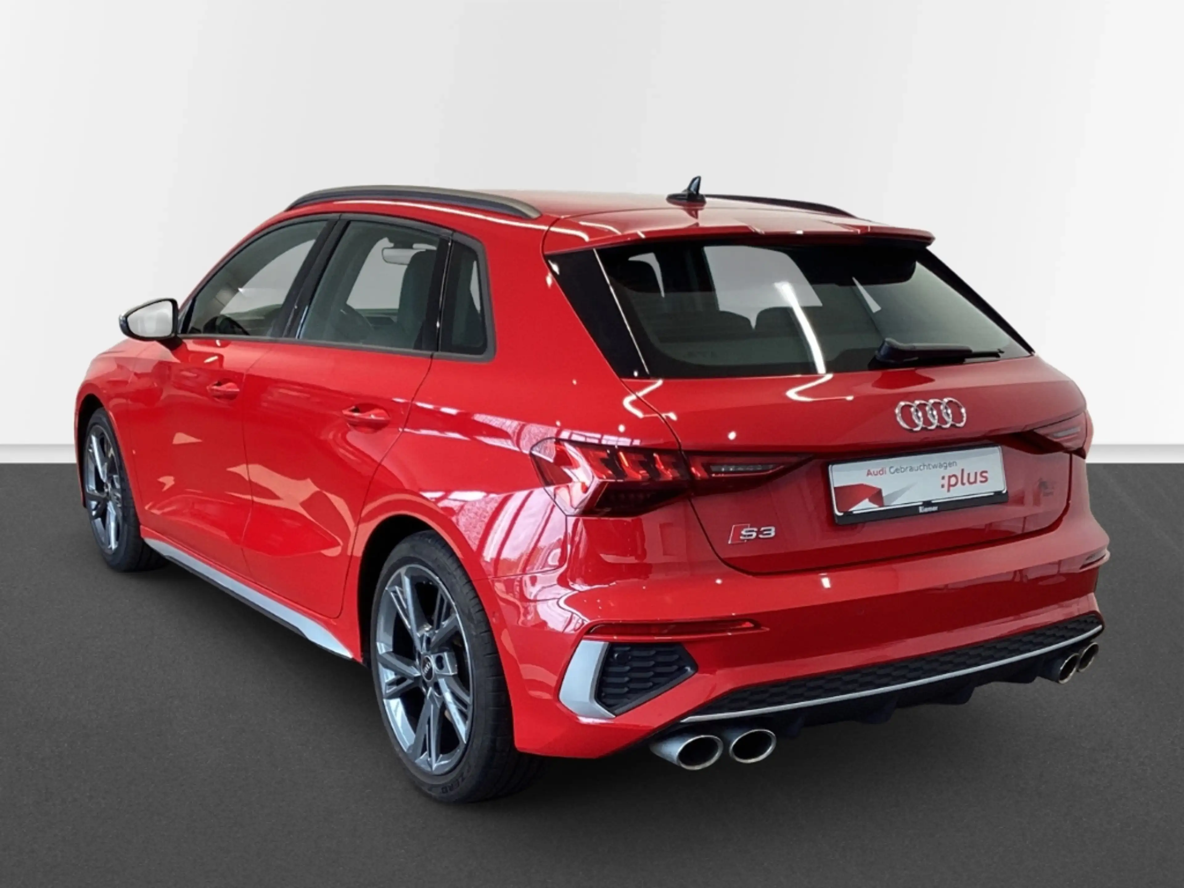 Audi S3 quattro Sportback TFSI S tronic*Leder*Navi*El.Heck — photo 2