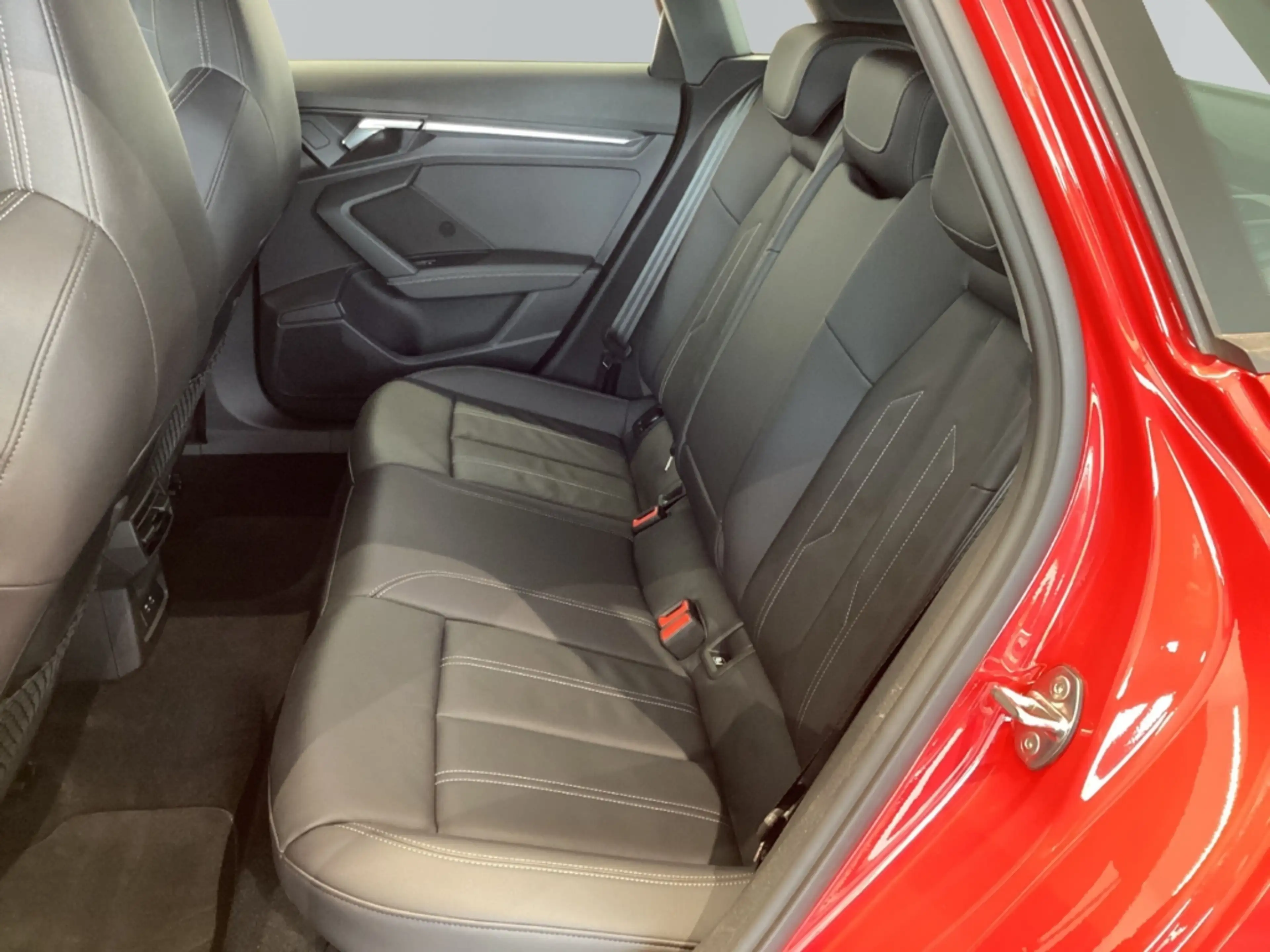Audi S3 quattro Sportback TFSI S tronic*Leder*Navi*El.Heck — photo 10