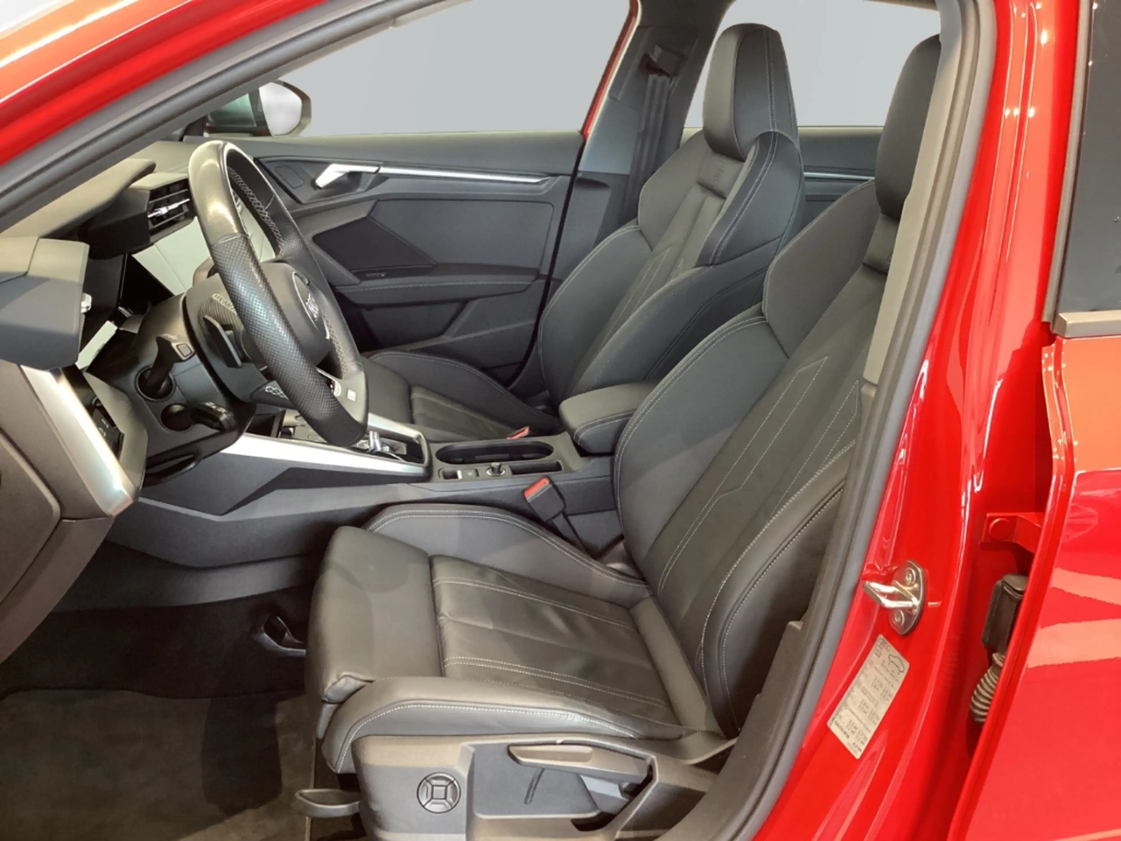 Audi S3 quattro Sportback TFSI S tronic*Leder*Navi*El.Heck — photo 3