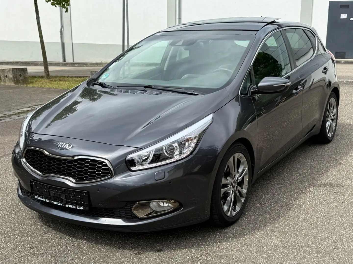 Kia Ceed / cee'd Ceed Spirit TÜV NEU/NAVI/SPUR/XENON/LED/PANO./SH Grau - 1