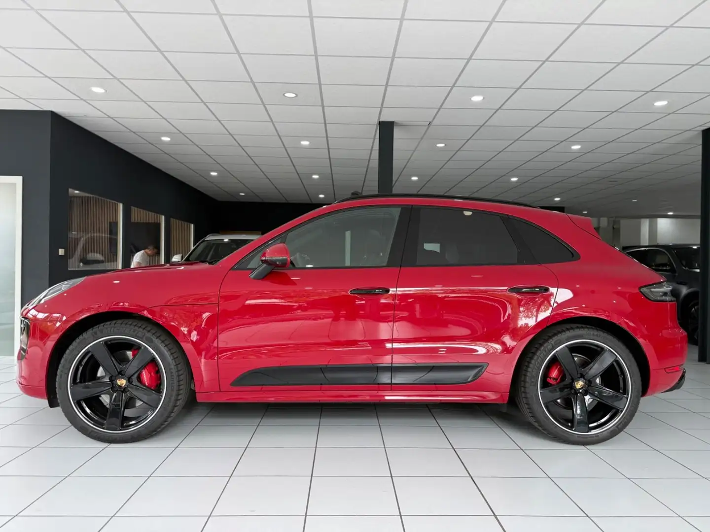 Porsche Macan GTS*PANO*PDLS+*CHRONO*S-AGA*360°*LUFT*STHZ Rood - 2