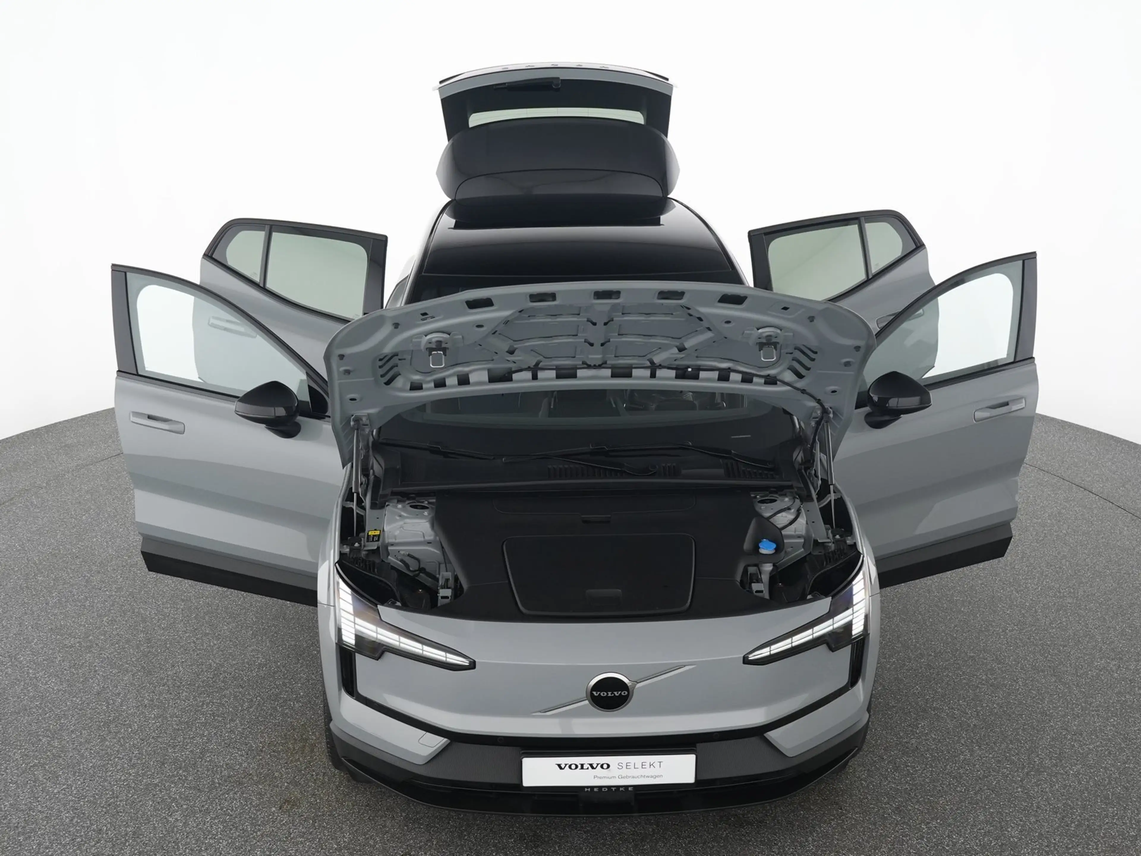 Volvo EX30 Extended Range Plus — photo 13