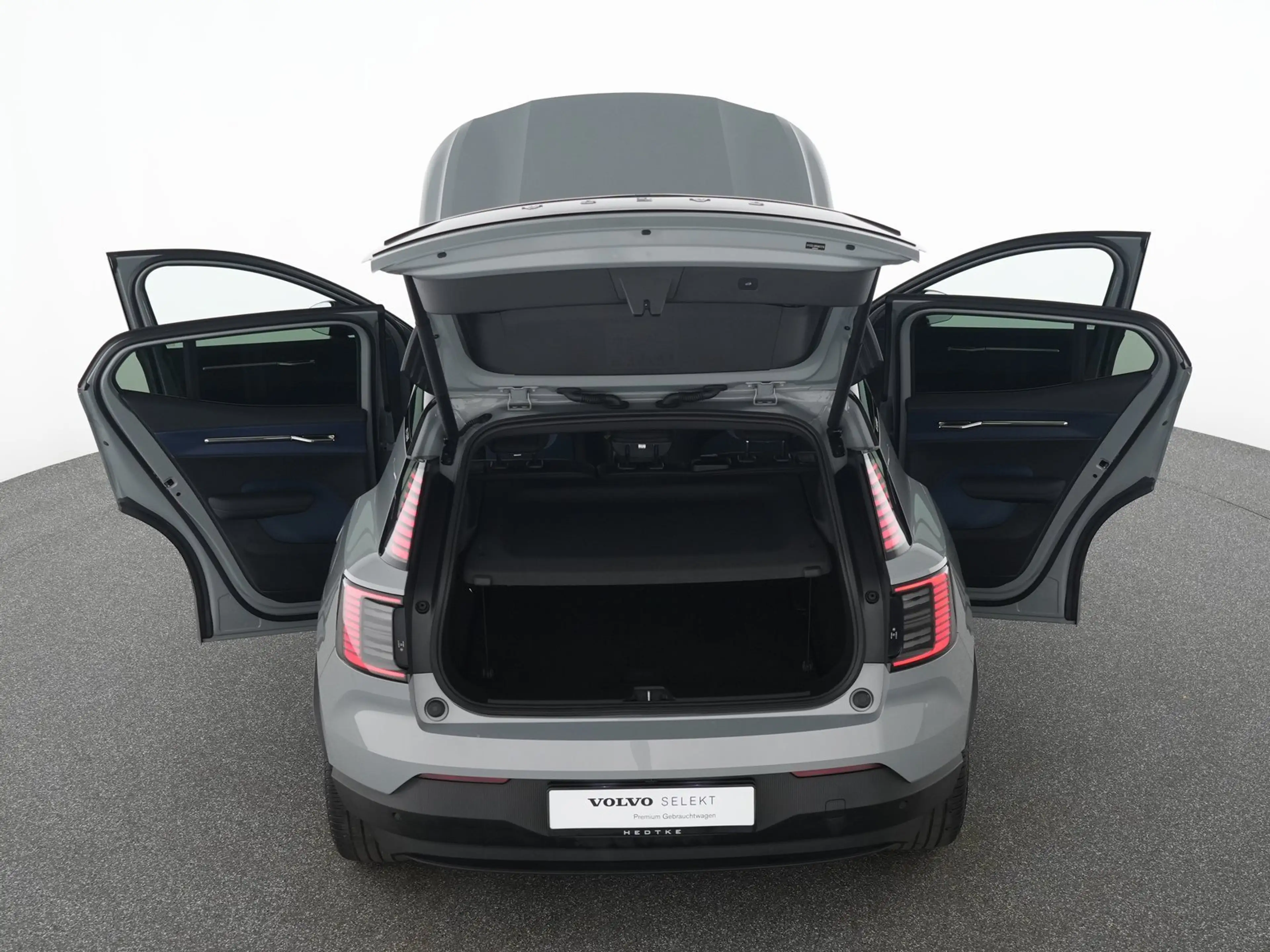 Volvo EX30 Extended Range Plus — photo 14