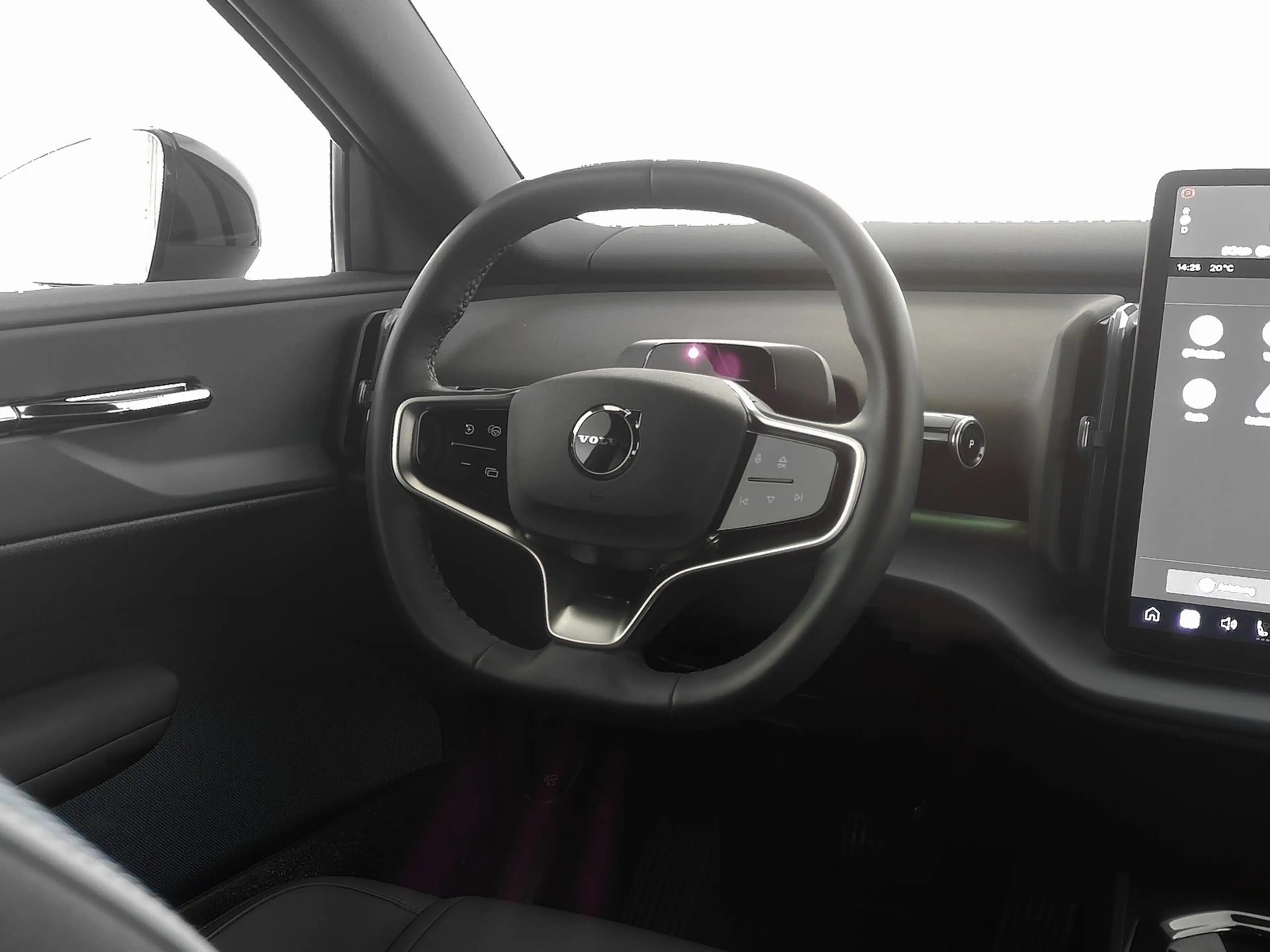 Volvo EX30 Extended Range Plus — photo 4