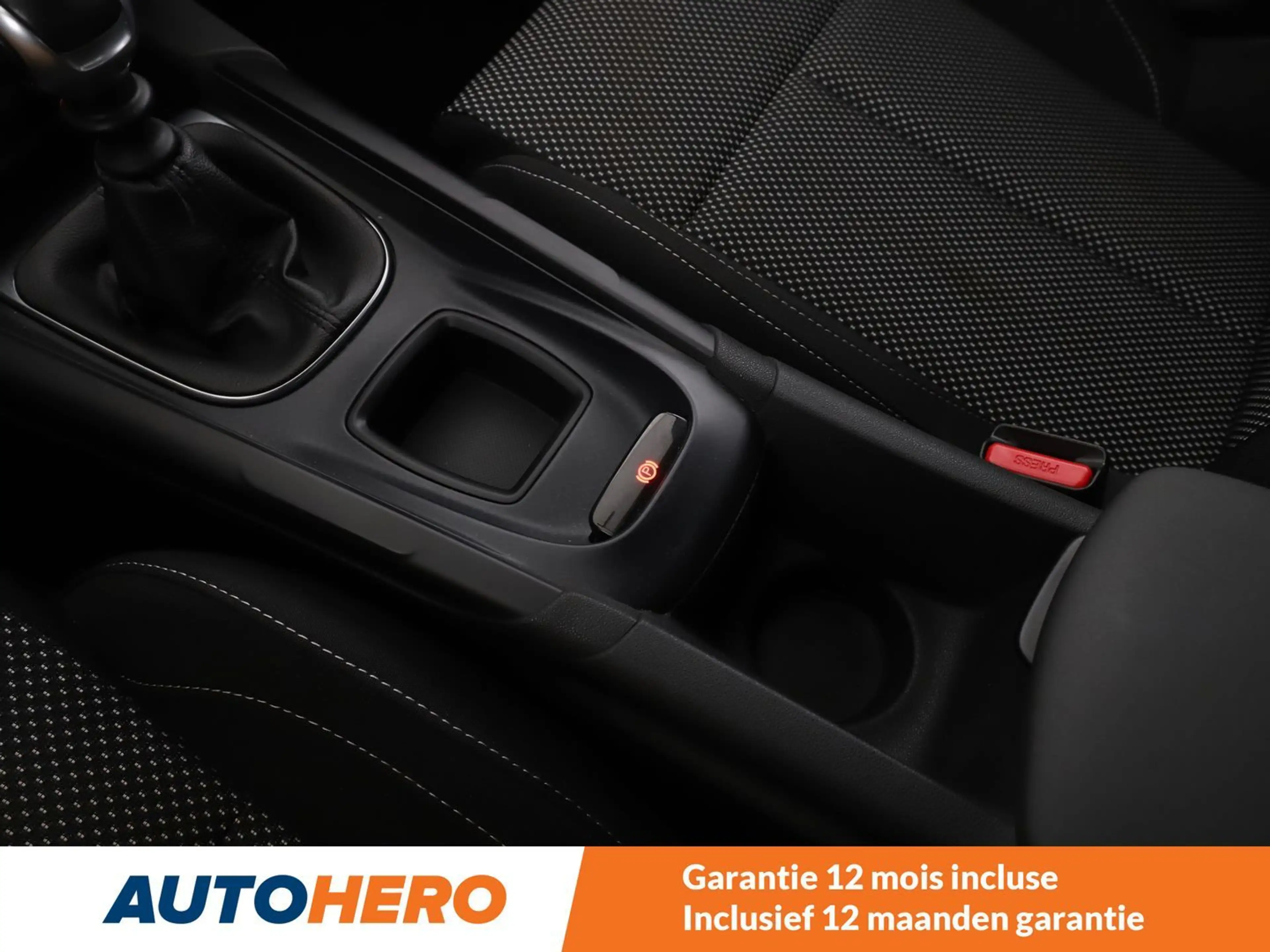 Citroen DS4 1.6 Blue-HDi SoChic — photo 13