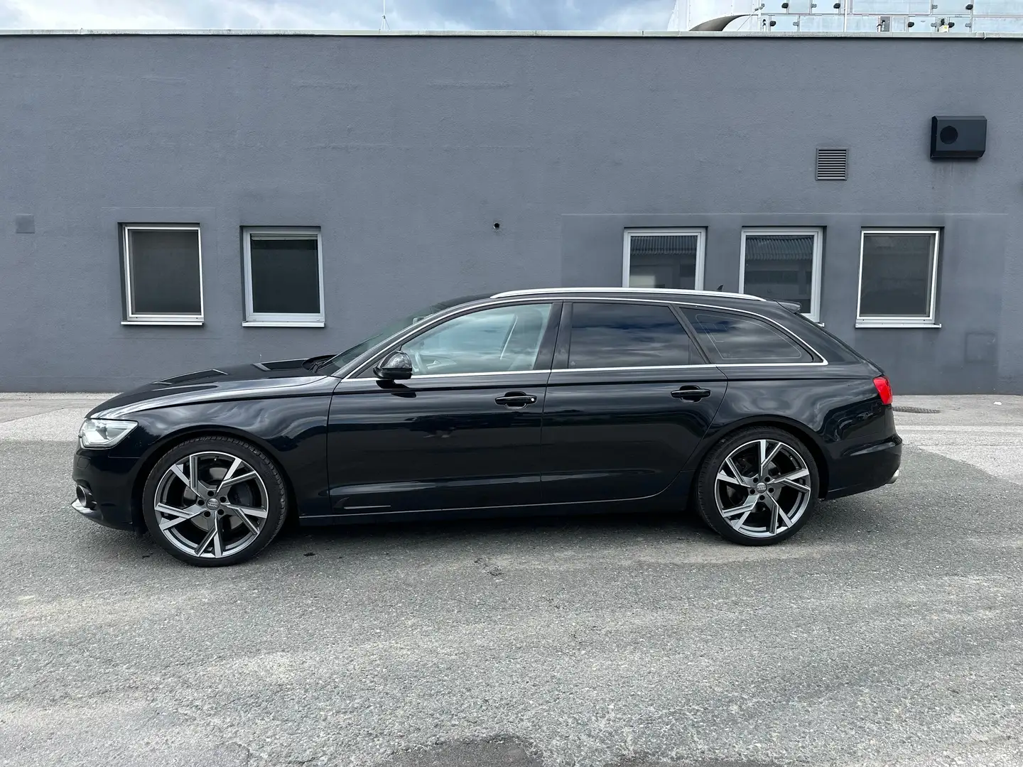 Audi A6 Avant 3,0 BiTDI quattro Active Sound Černá - 1