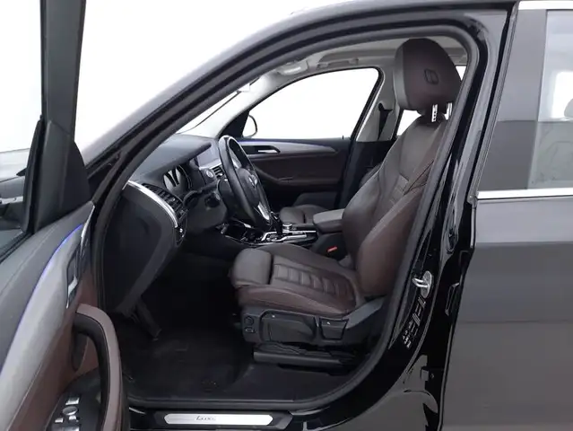 BMW X3 view 10