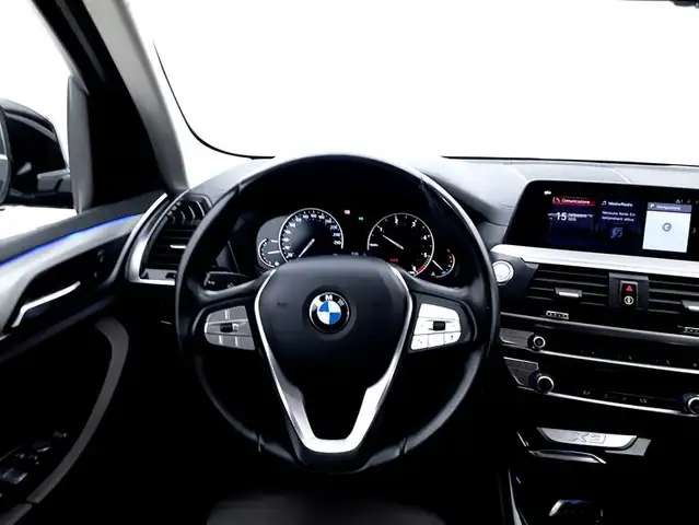 BMW X3 view 11
