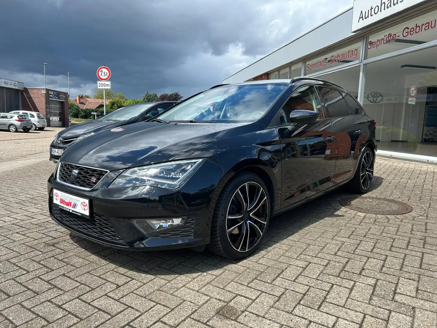 SEAT Leon FR Schwarz - 1