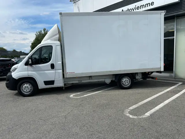 Opel Movano view 4