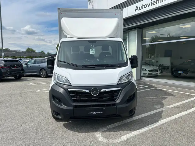 Opel Movano view 3