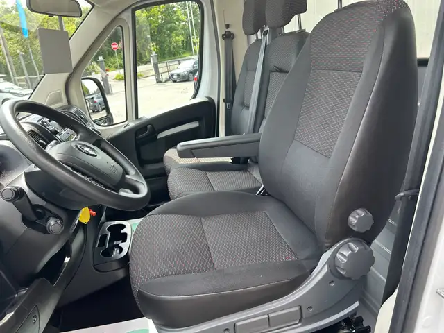 Opel Movano view 11