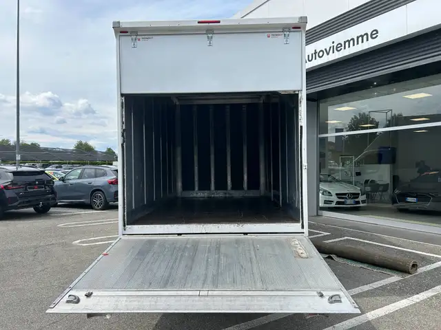 Opel Movano view 8